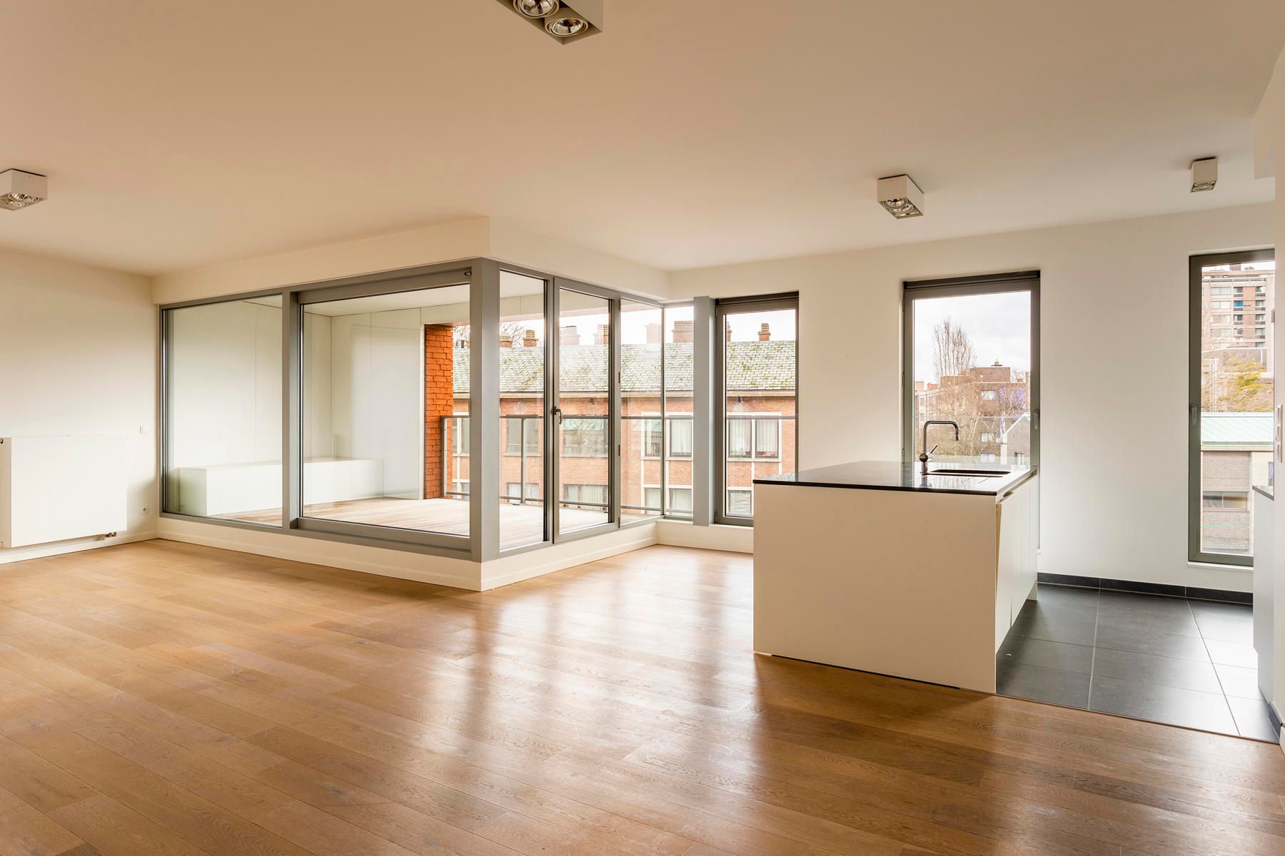 Ultiem gelegen 2 slaapkamer appartement op’t zuid met terras foto {{pictureIndex}}