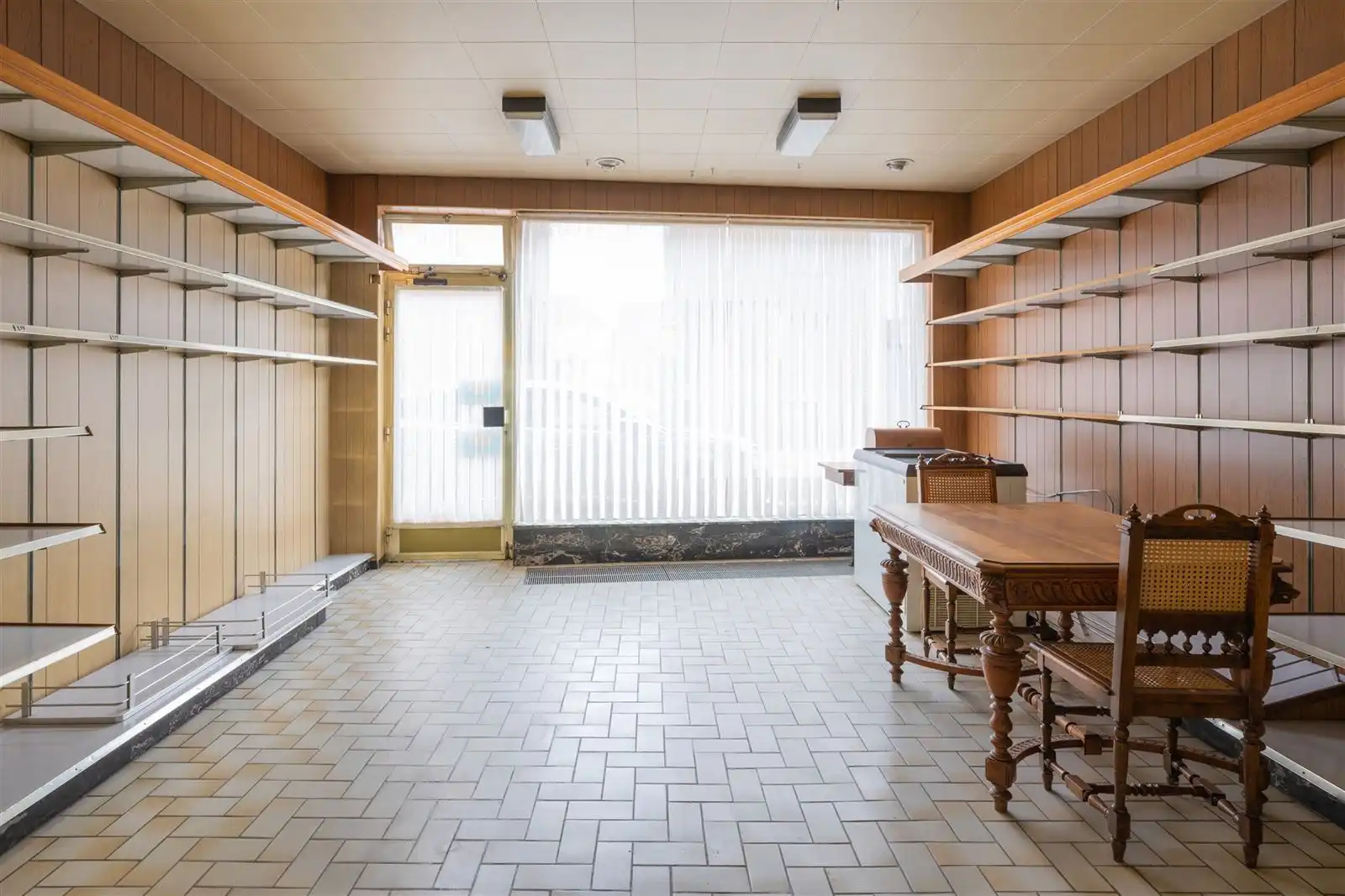 Te renoveren woning met ruime garage in centrum Zottegem! foto 3