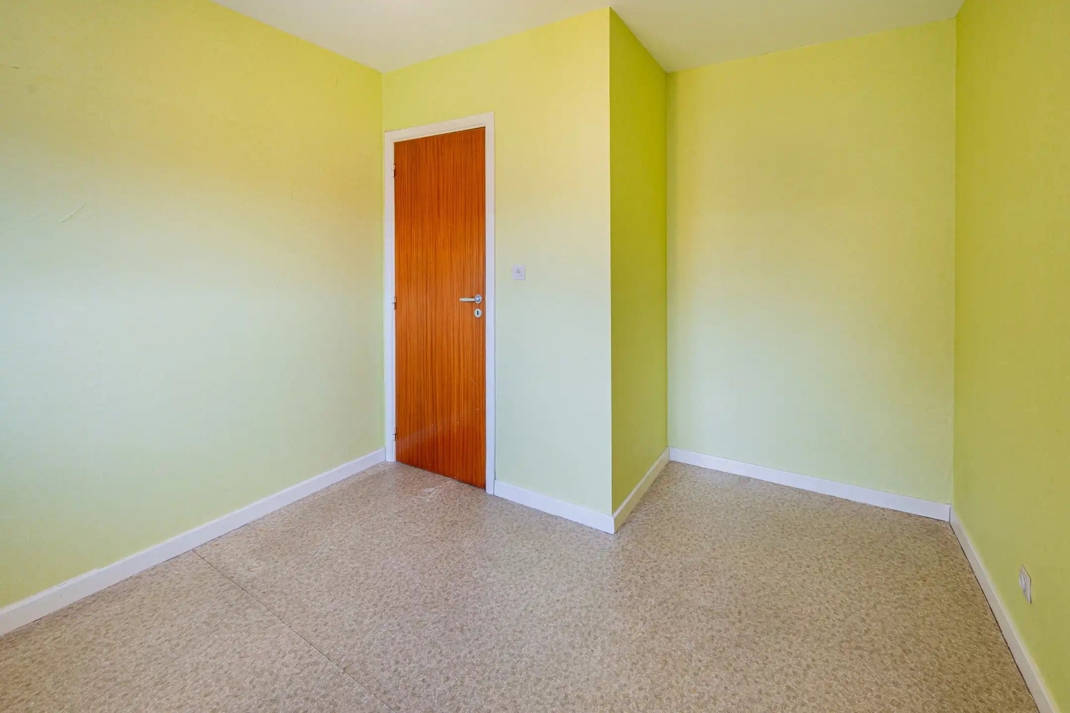 Te moderniseren HOB met garage en tuin foto 21