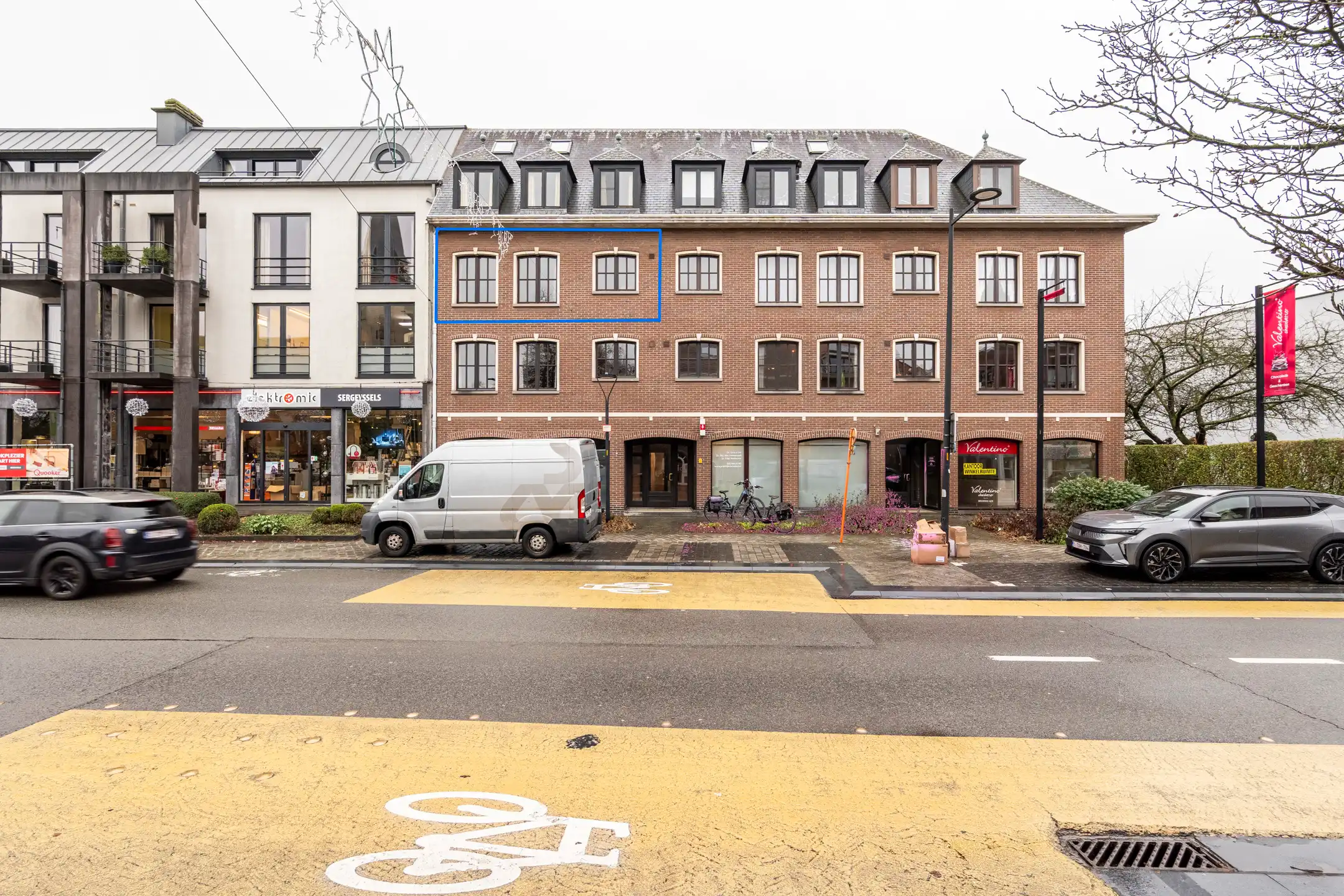 Ruim en lichtrijk appartement met 2 slpks in hartje Hove foto {{pictureIndex}}