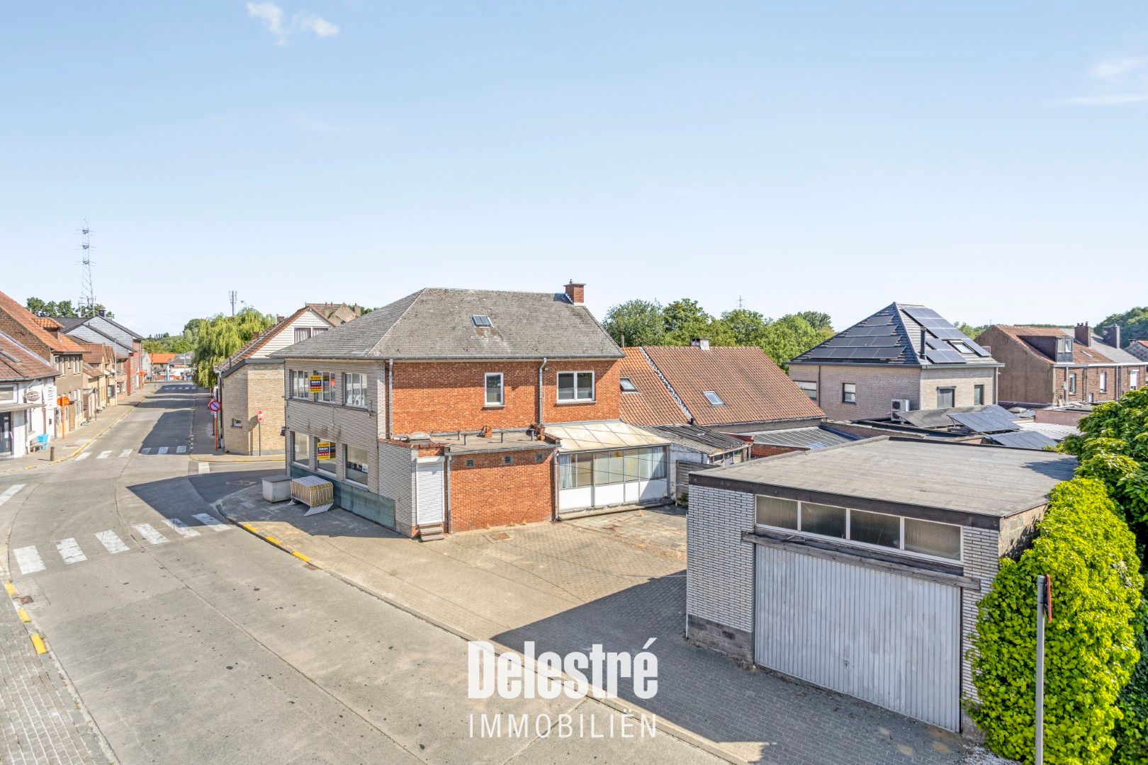 Handelswoning met garage op toplocatie in Sint-Martens-Bodegem (Dilbeek).  foto {{pictureIndex}}