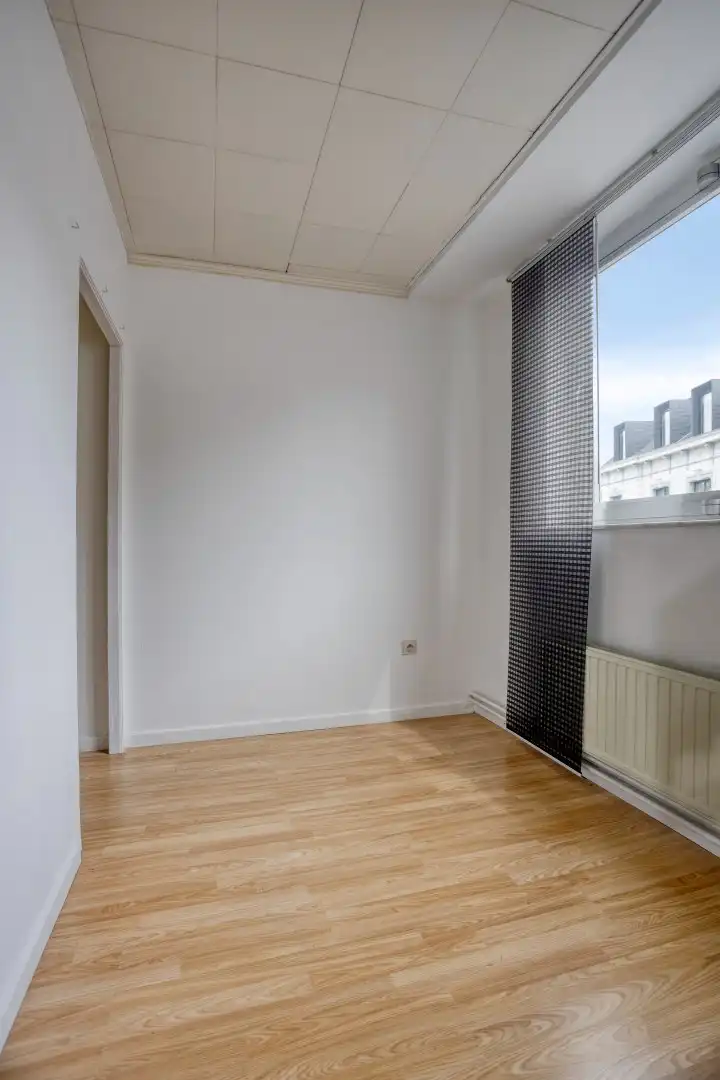 Gebouw met winkel-/kantoorruimte en ruim appartement met dakterras foto 23