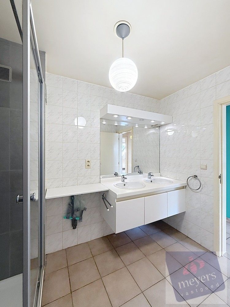 Ruim appartement met garagebox in Bilzen-Schoonbeek foto 14