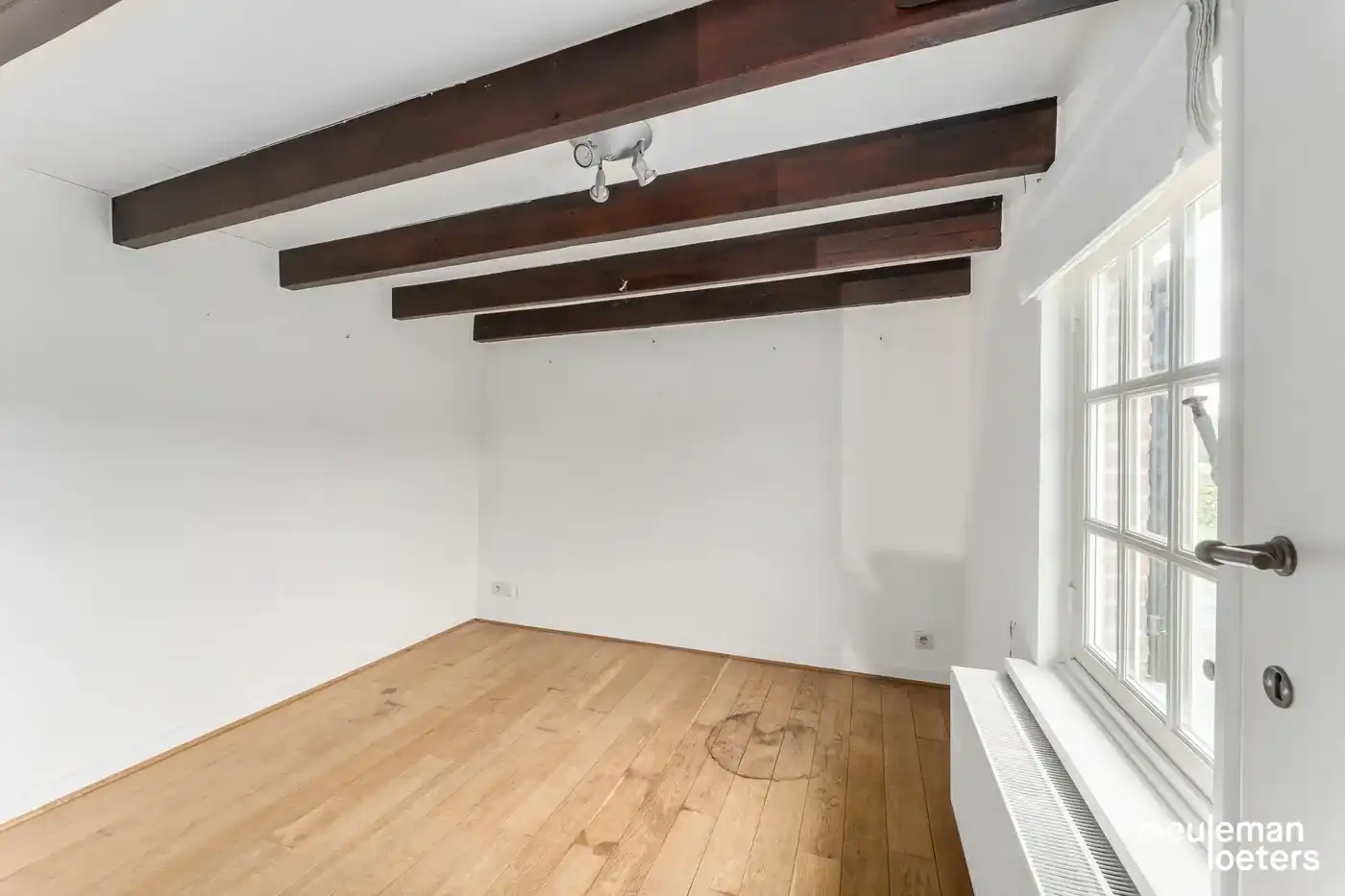 Karaktervolle hoeve met bijgebouw en meer dan 2 ha weiland te Waardamme foto 12