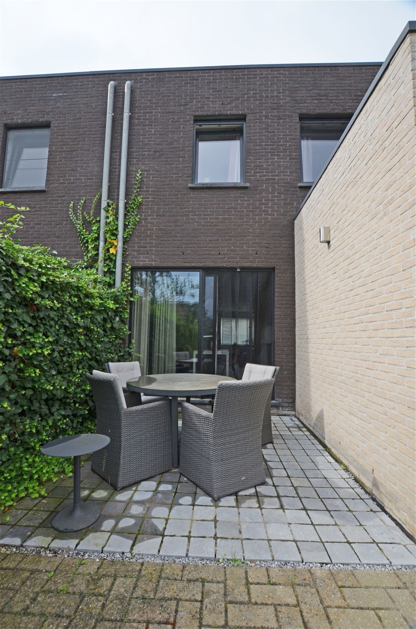 Instapklare eigentijdse residentiële halfopen woning foto 15