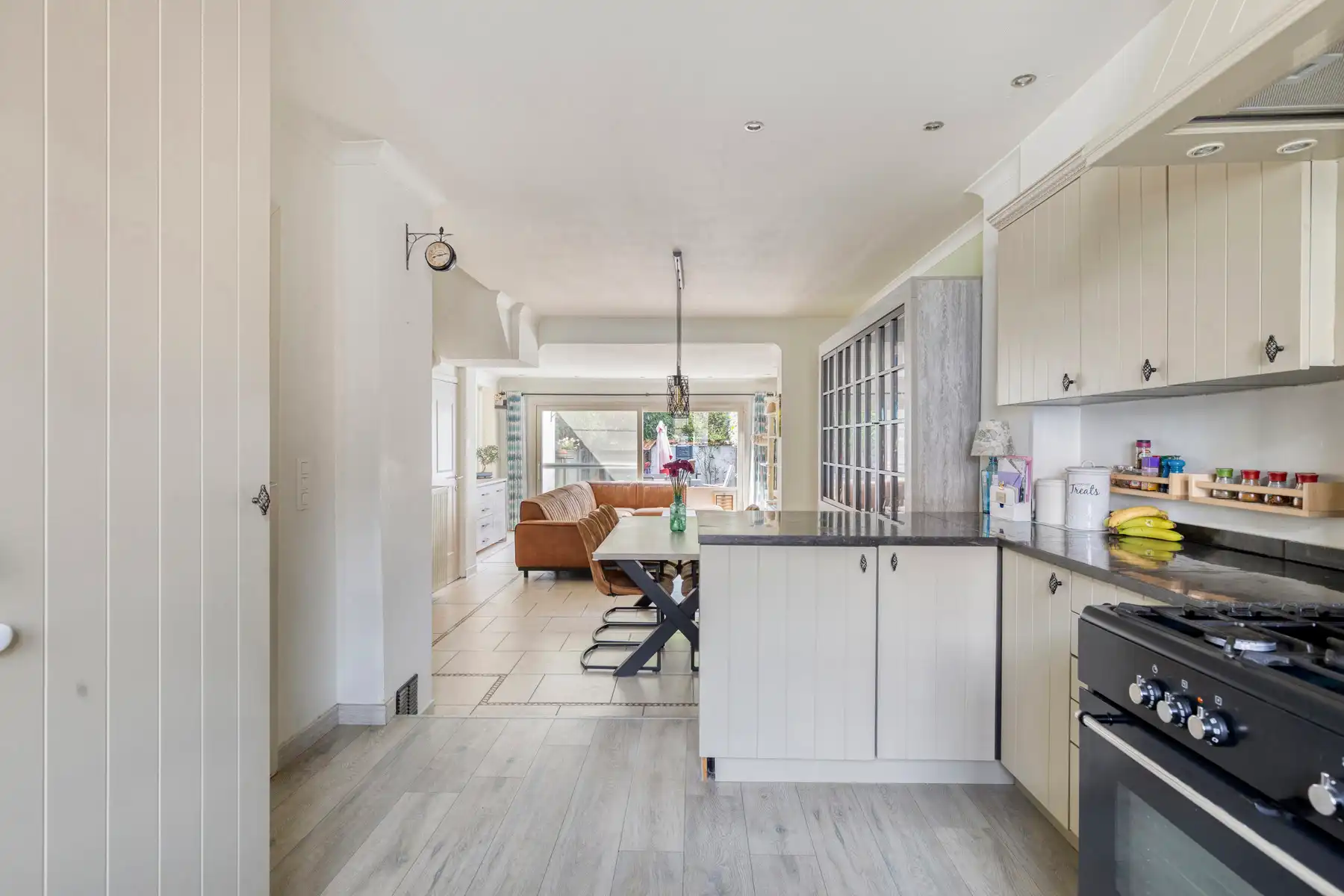 Gezellige gezinswoning met 4 slaapkamers en tuin foto 6