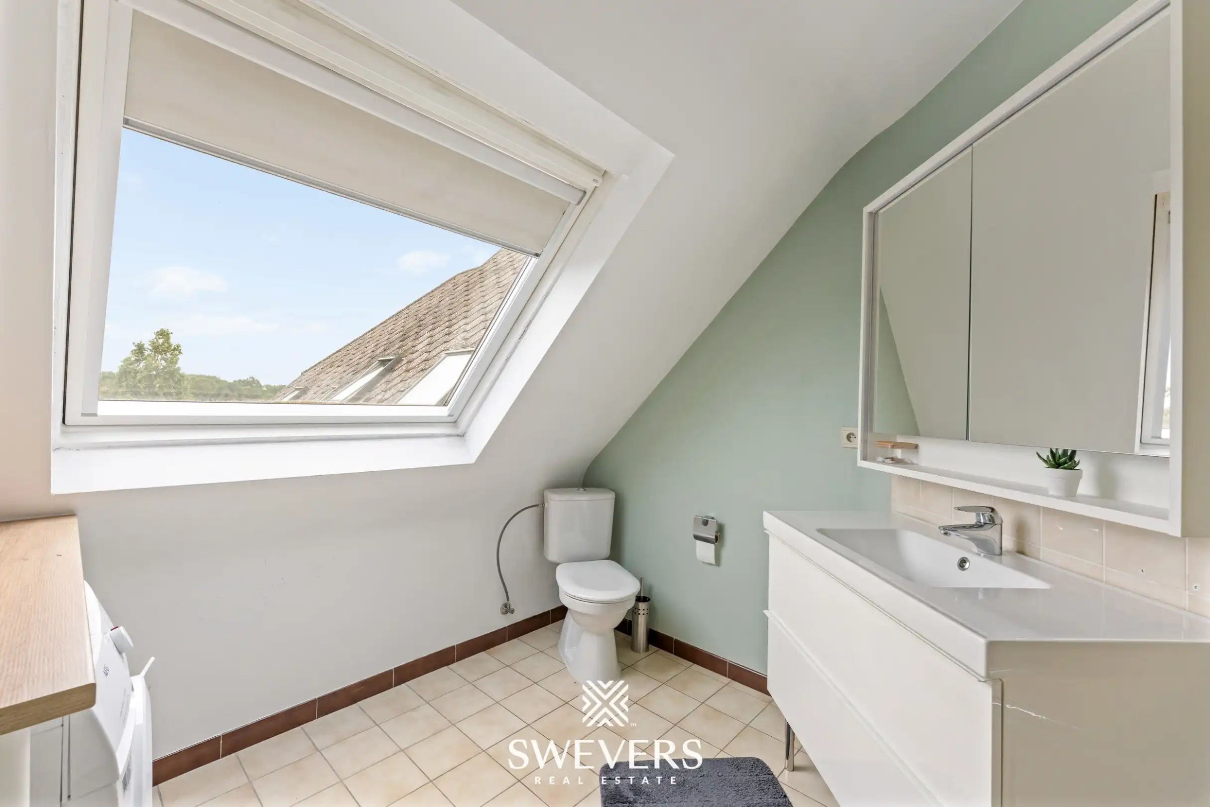 Instapklaar en lichtrijk 1-slaapkamerappartement op topligging in Houthalen centrum foto 18