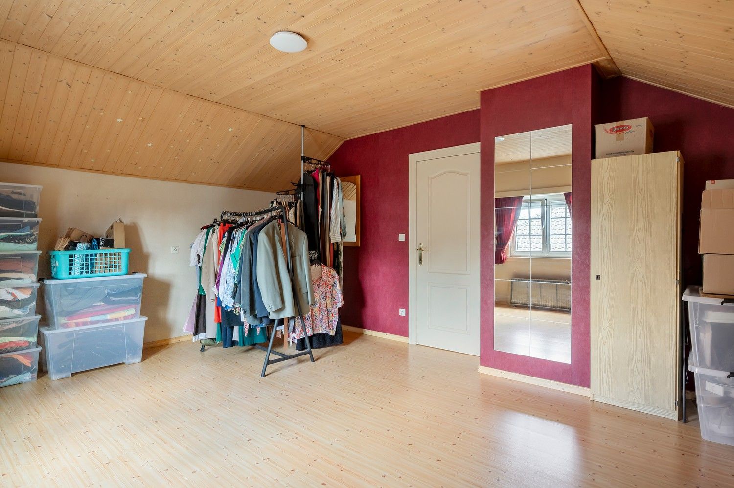 Ruime gezinswoning op breed en groot perceel van 1122m² foto 24