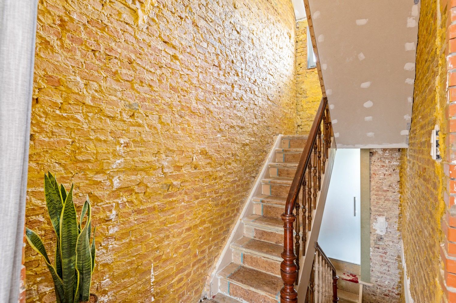 Deels gerenoveerde woning met 3 slaapkamers nabij centrum Lint foto 13