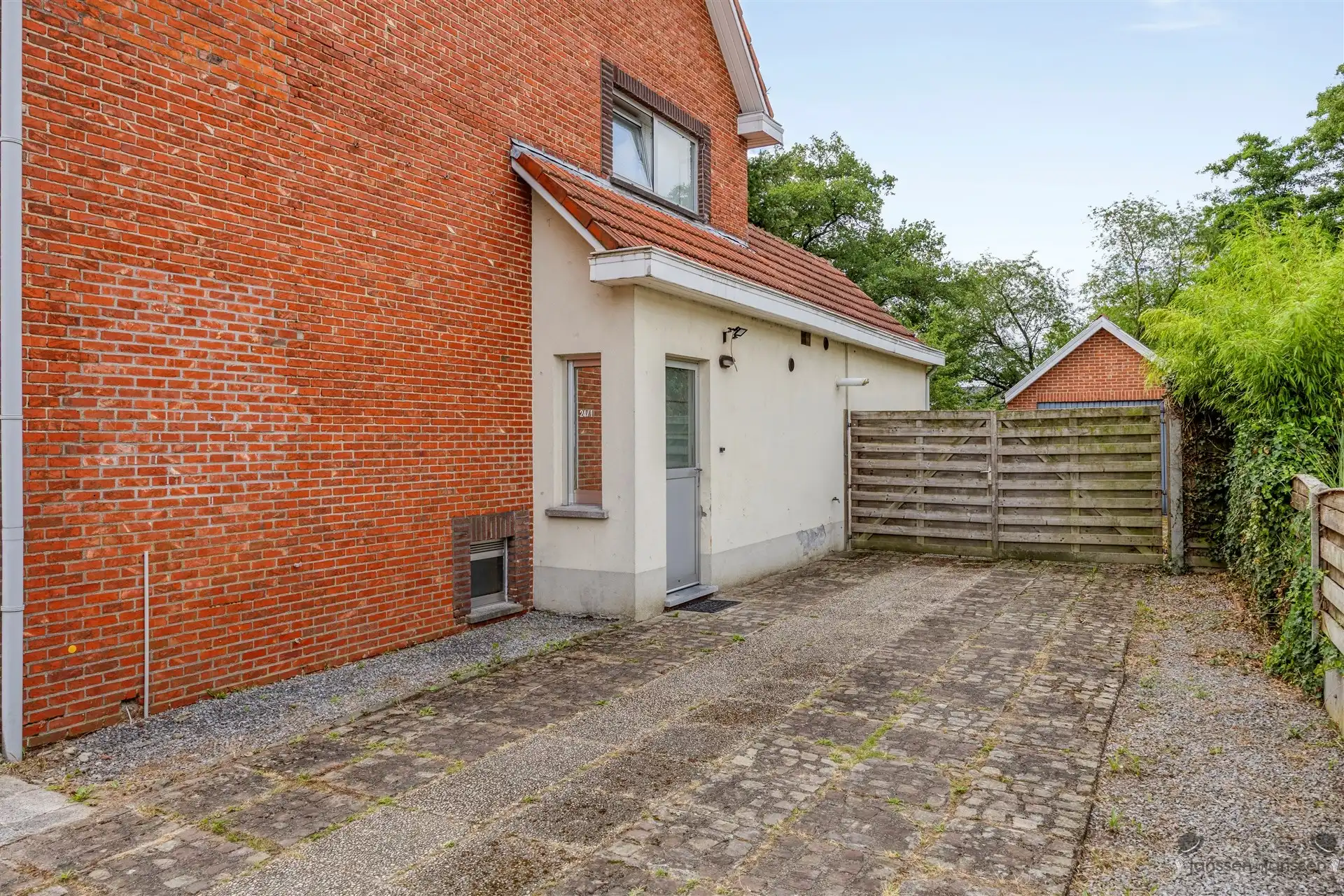 Rustig gelegen gelijkvloers appartement te Leopoldsburg foto 2