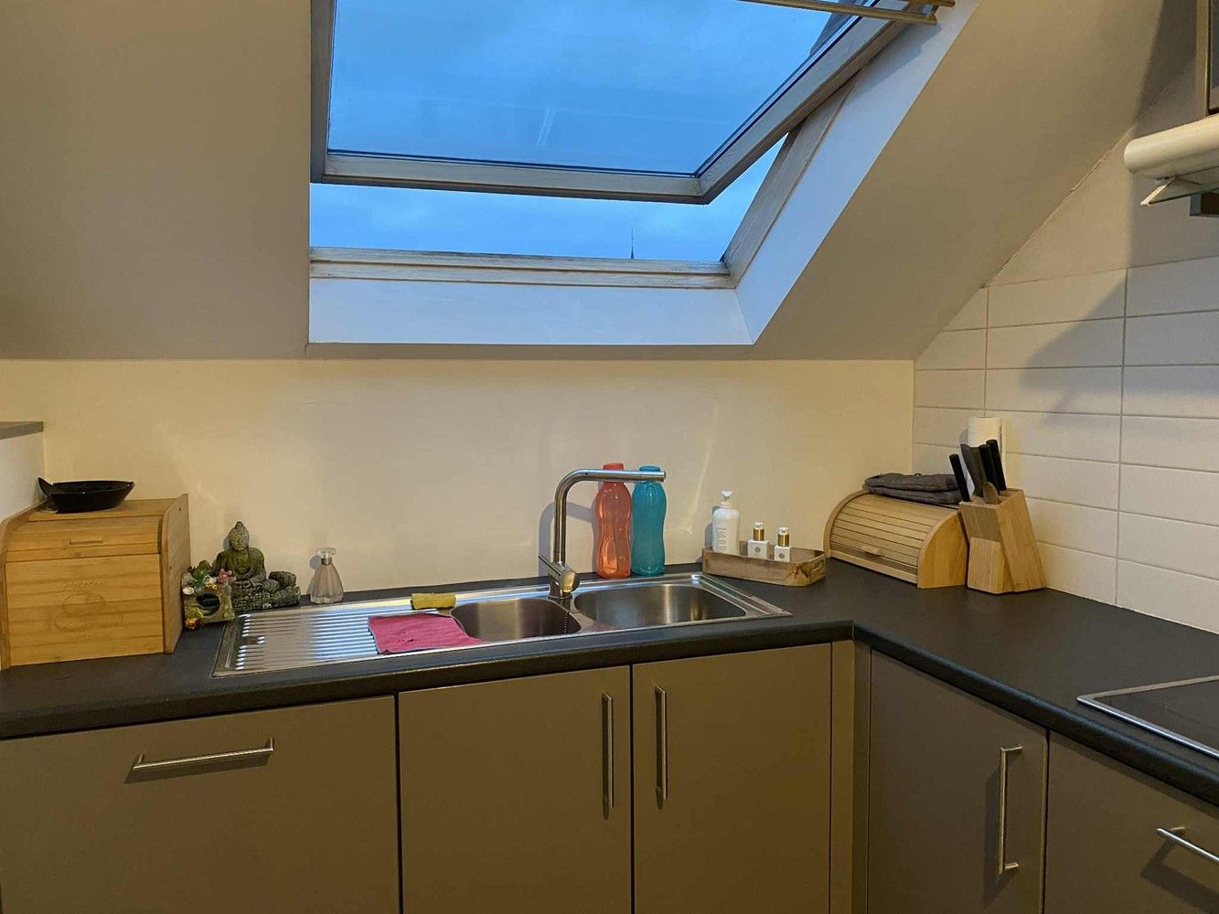 Opbrengsthuis met commerciële ruimte en 2 appartementen foto 3