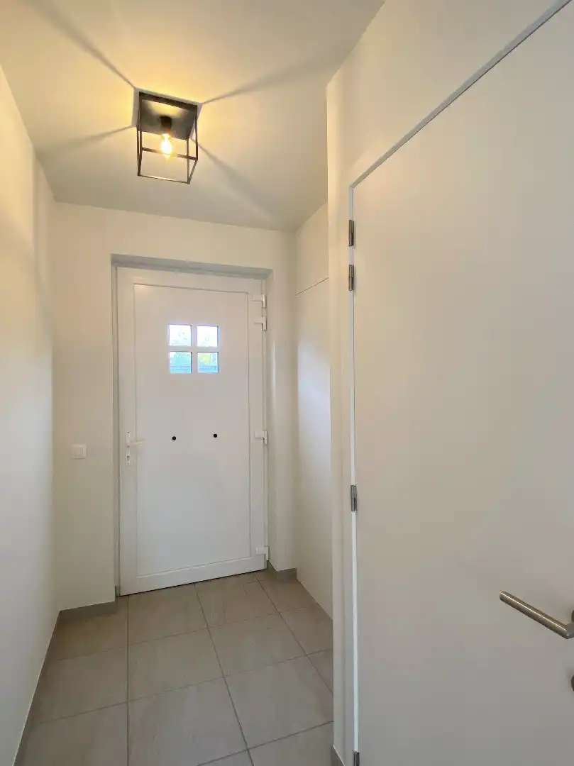 VERRASSEND RUIME WONING GELEGEN IN RUSTIGE WOONWIJK TE PITTEM foto 2