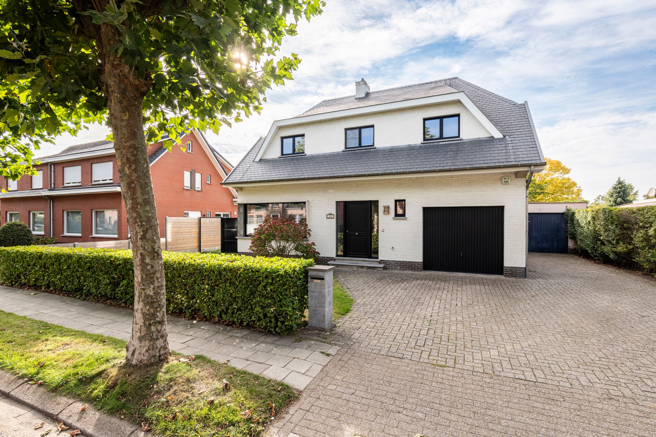 Gerenoveerde gezinswoning met karakter nabij centrum Brecht foto {{pictureIndex}}