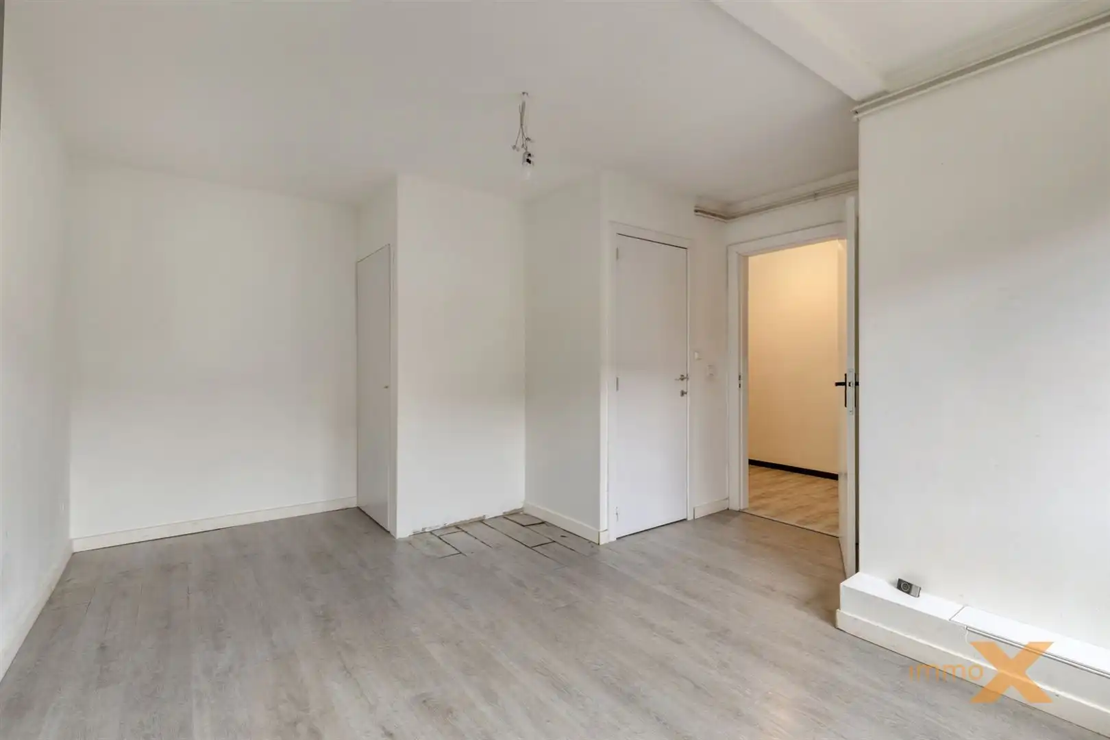 LICHTRIJKE WONING MET OPRIT EN RUIME TUIN foto 12