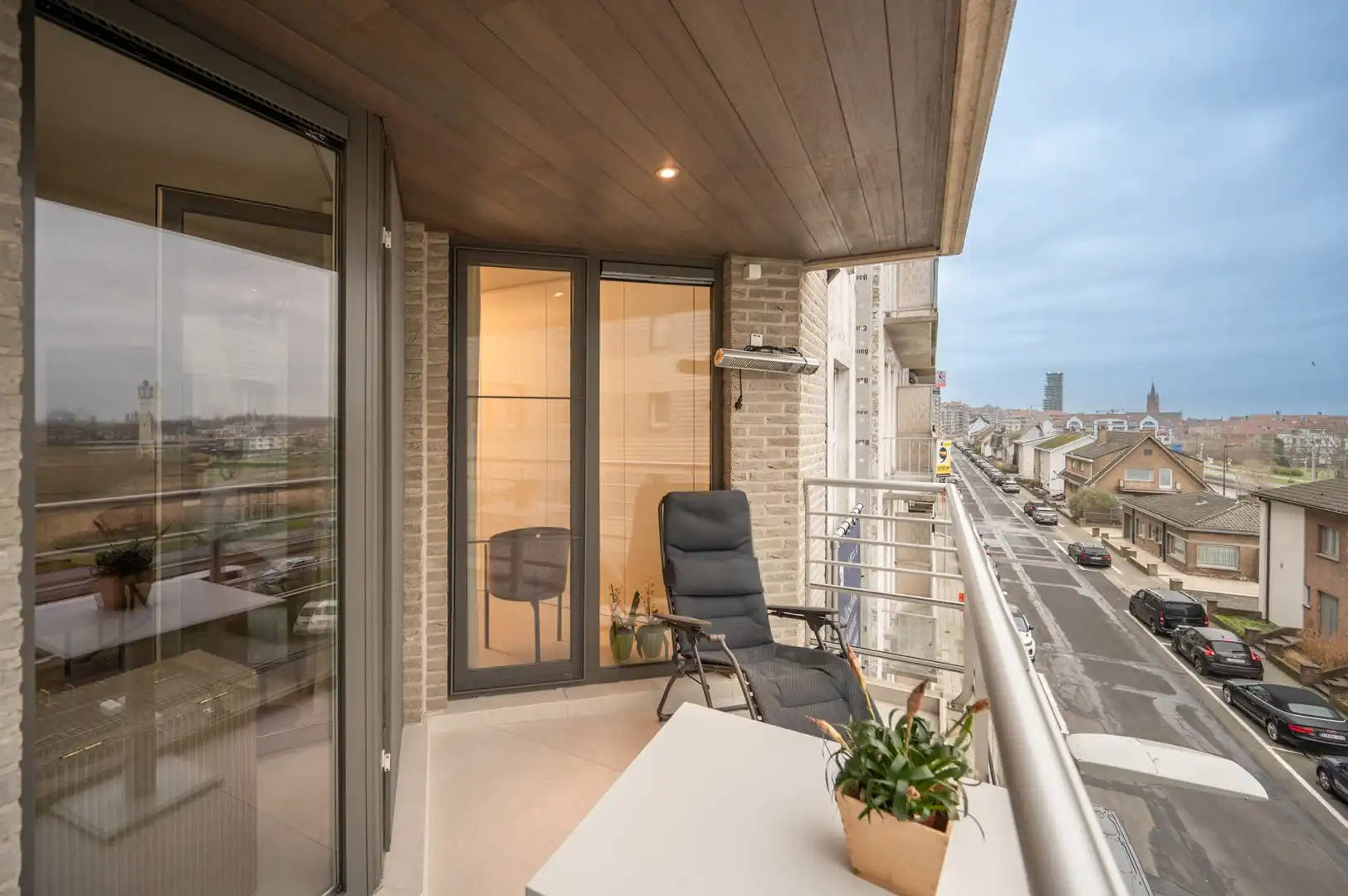 Designappartement met panoramisch zeezicht! foto 13