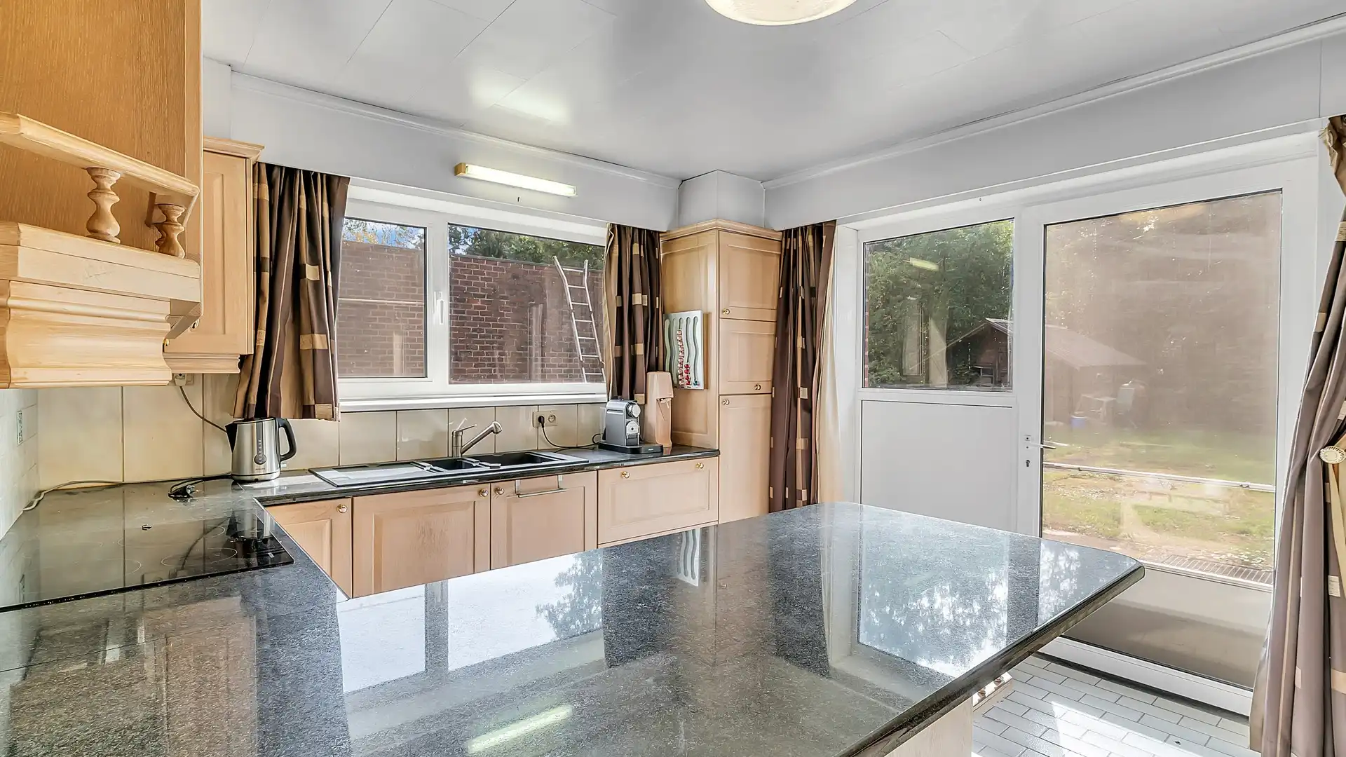 Unieke gelijkvloerse woning  (242 m²) op een uitzonderlijk groot perceel van 28a 17ca foto 12
