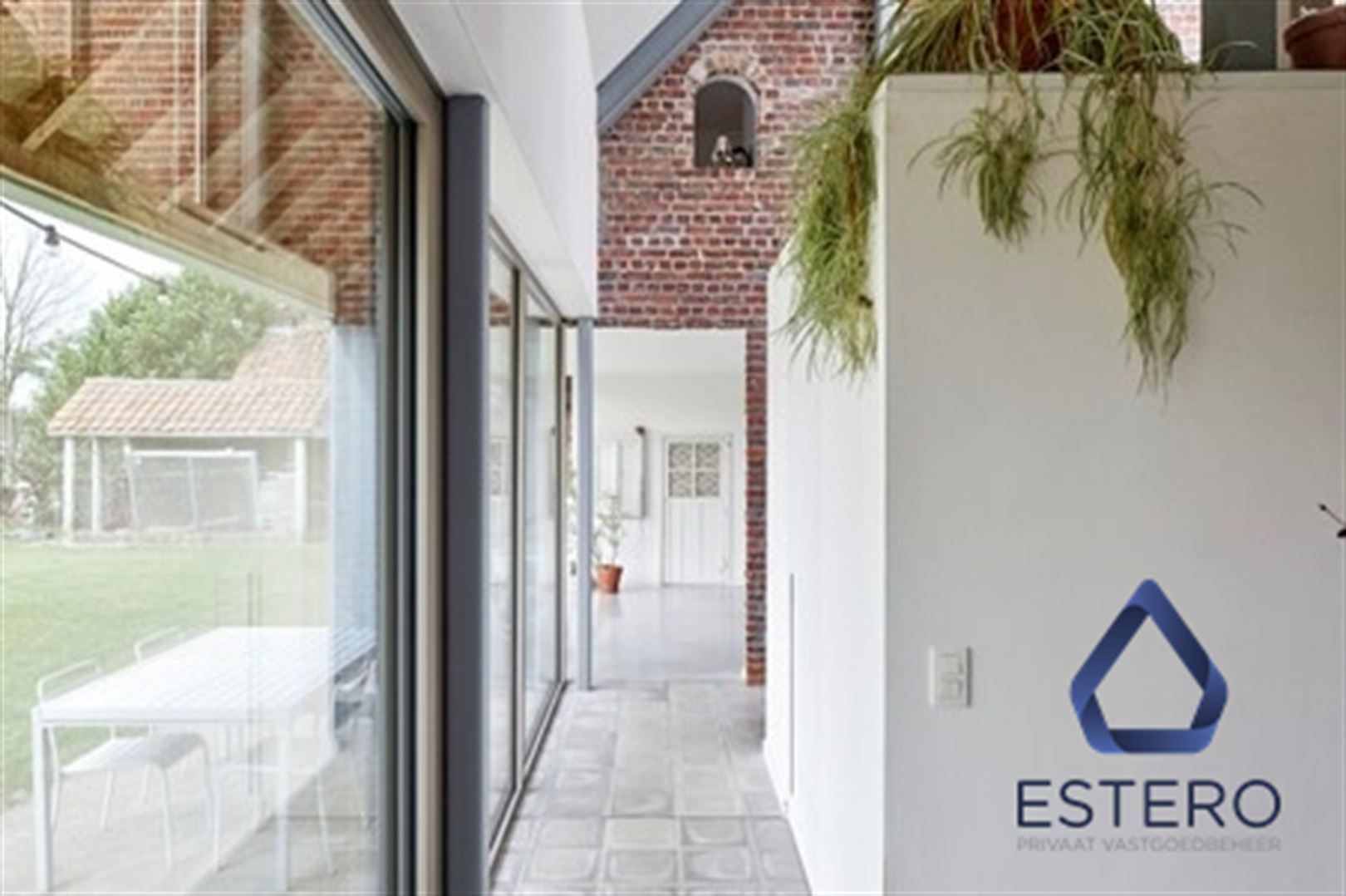 Architecturale topper in doodlopende straat foto 6