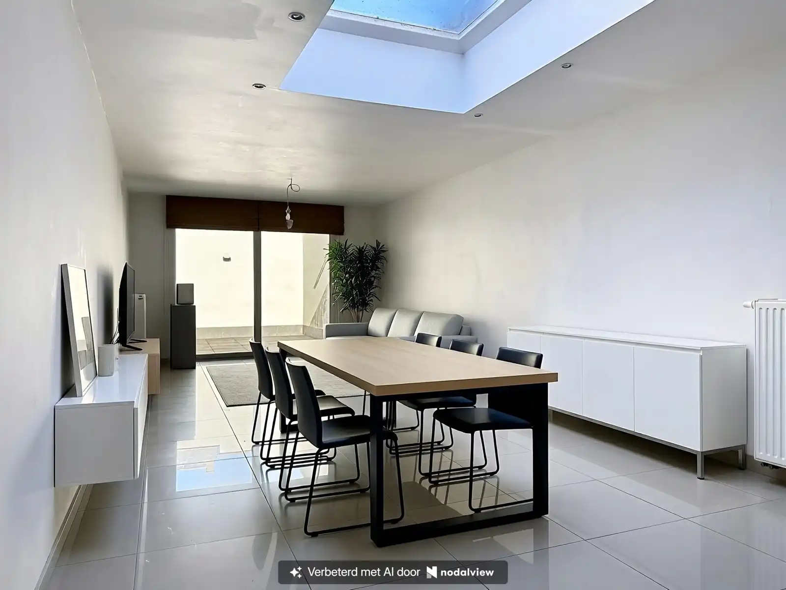Instapklare, gerenoveerde woning met gezellige koer in hartje Niel! foto 4