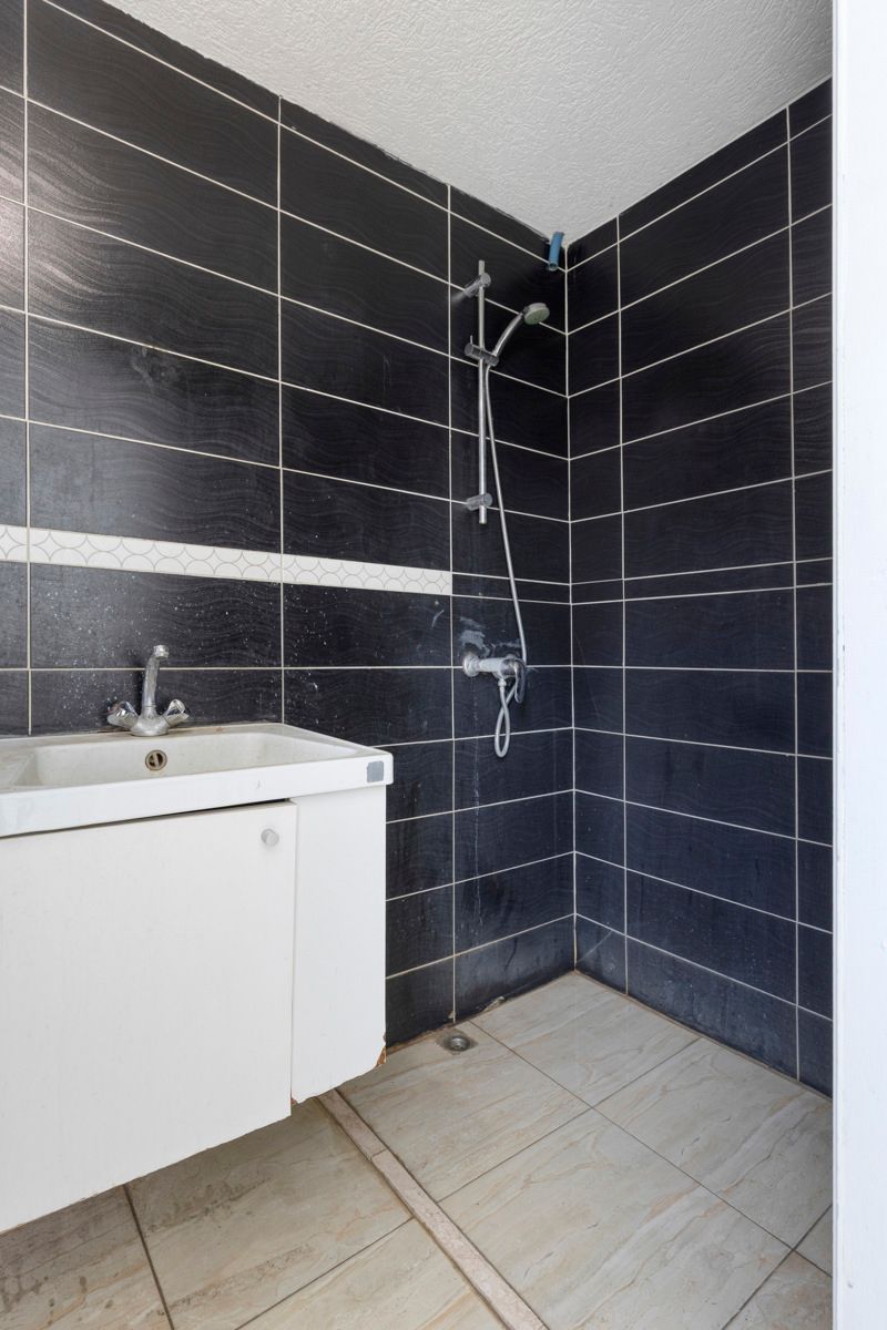 IN OPTIE - Woning met ruim magazijn en bureelruimte. foto 10