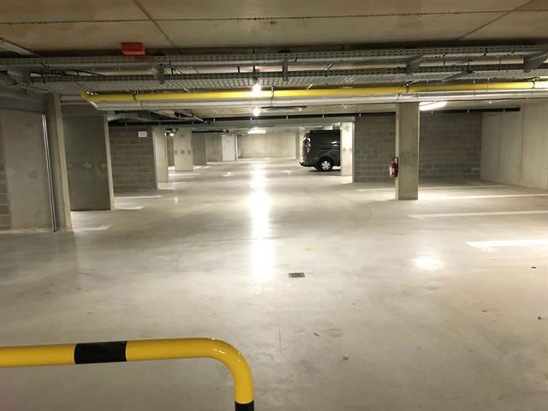 Parkeerplaats te huur foto 2