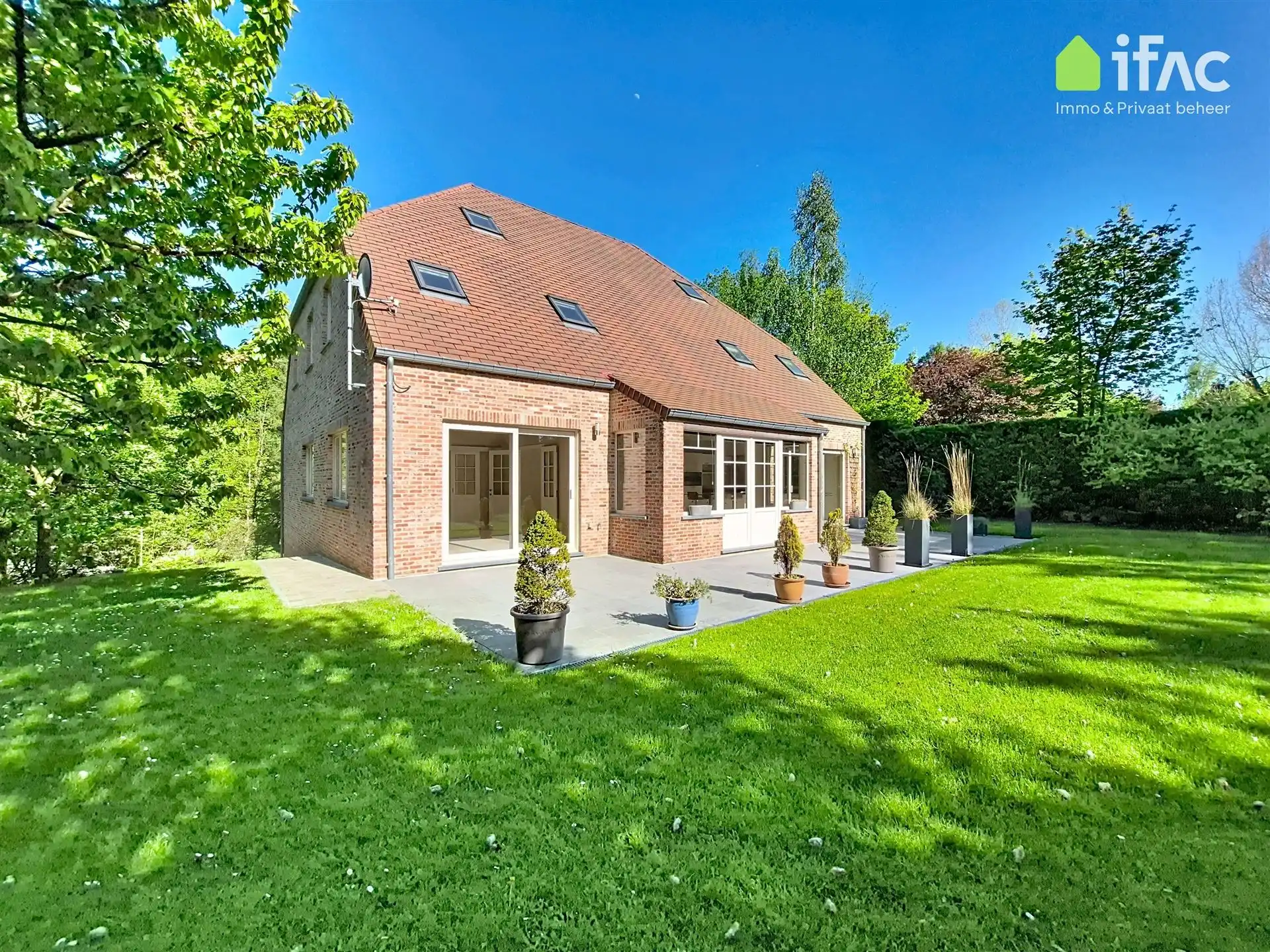 Exclusieve luxevilla op 14,47are in woonpark foto 13