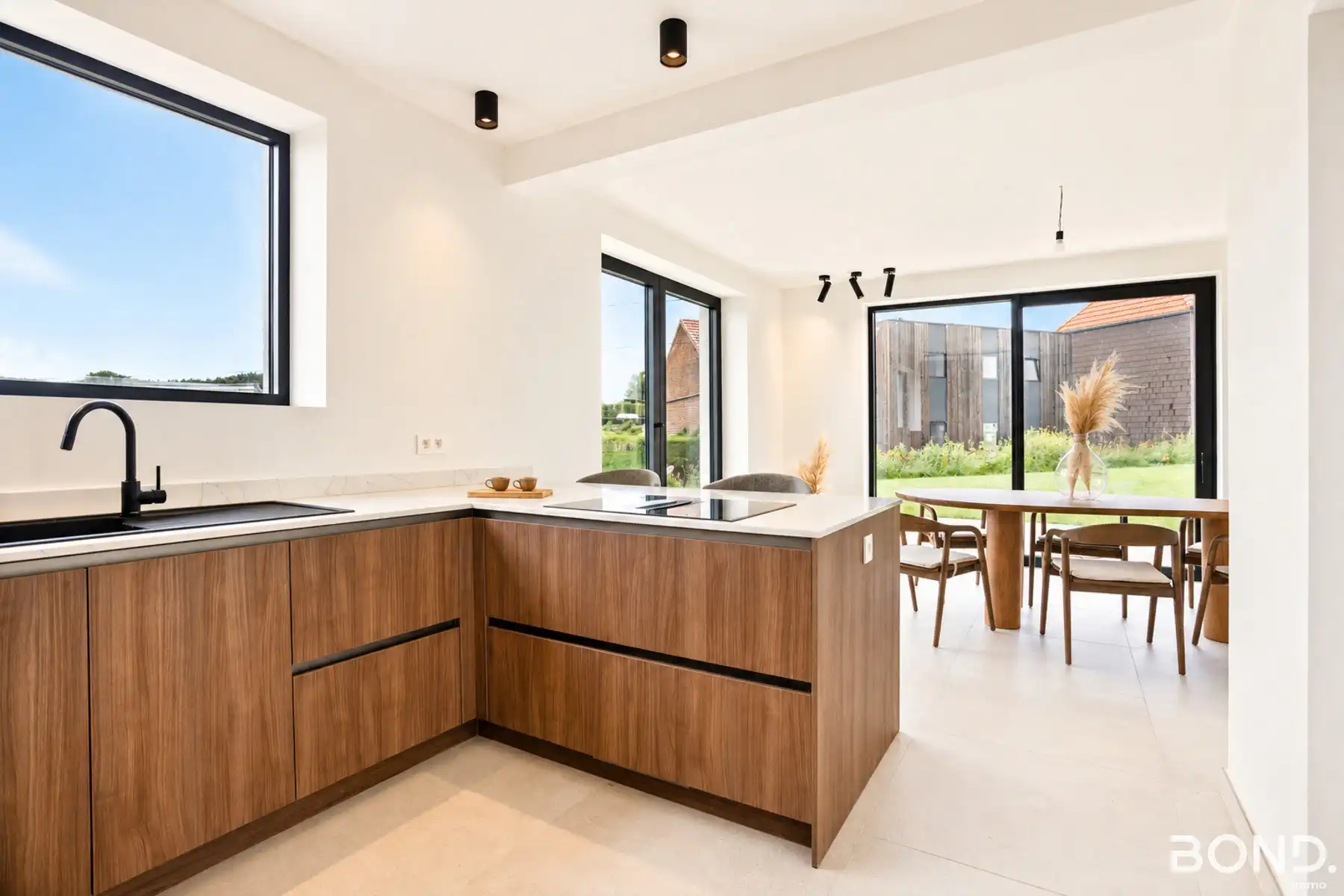 Instapklare villa met 4 slpks foto 8