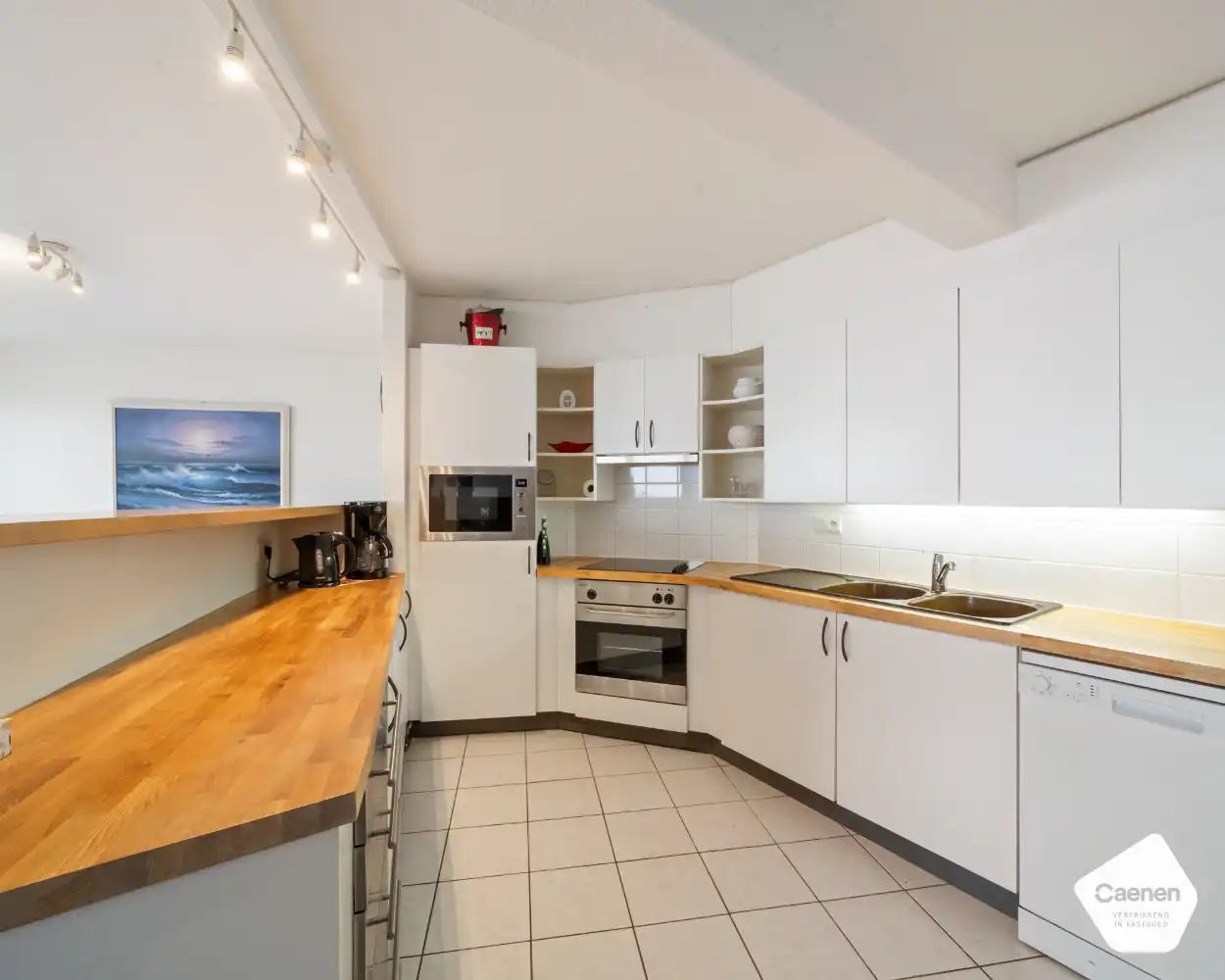 Gerenoveerd twee slaapkamer appartement met zowel frontaal zeezicht als zicht op het hinterland foto 5