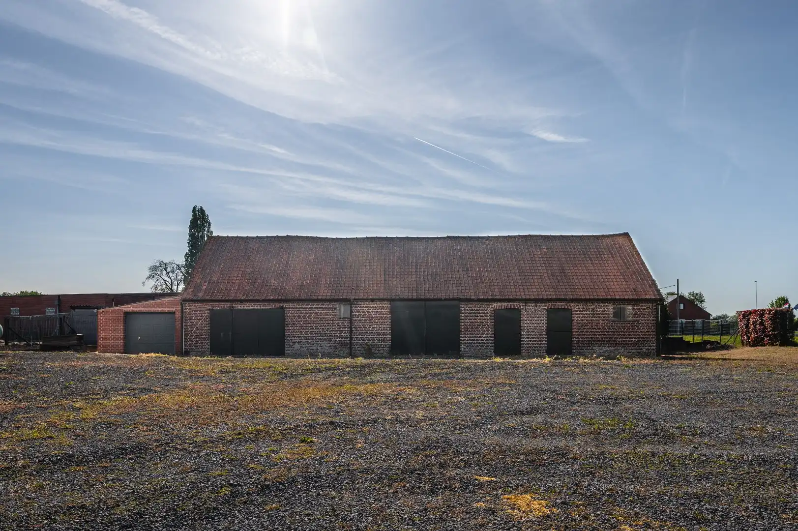 Alleenstaande woning van 291 m² met een loods van 473 m² en een schuur van 189 m² foto 10