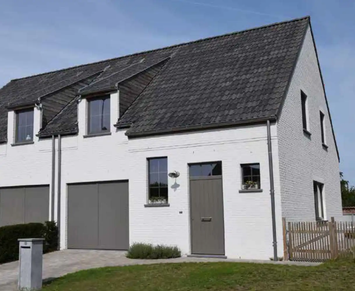 RONSE - Ninoofsesteenweg  ( lot 3 ) foto {{pictureIndex}}