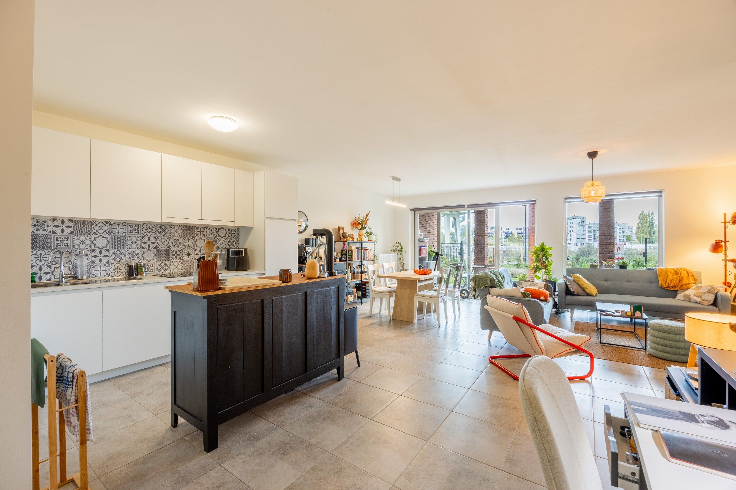 Gelijkvloers appartement met tuintje & staanplaats! foto {{pictureIndex}}