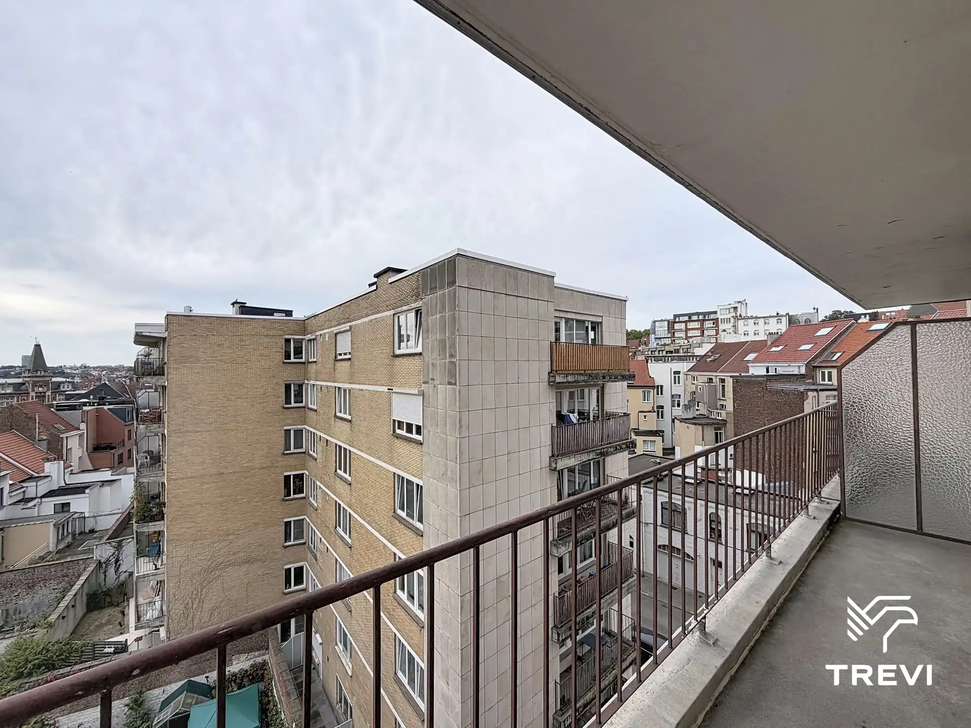 Gerenoveerd appartement met 2 slaapkamers foto 6