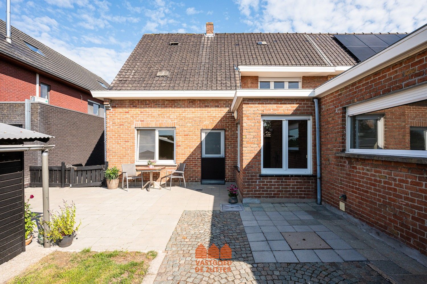 Op te frissen woning met zuid gerichte tuin op een toplocatie te Waarschoot. foto 4