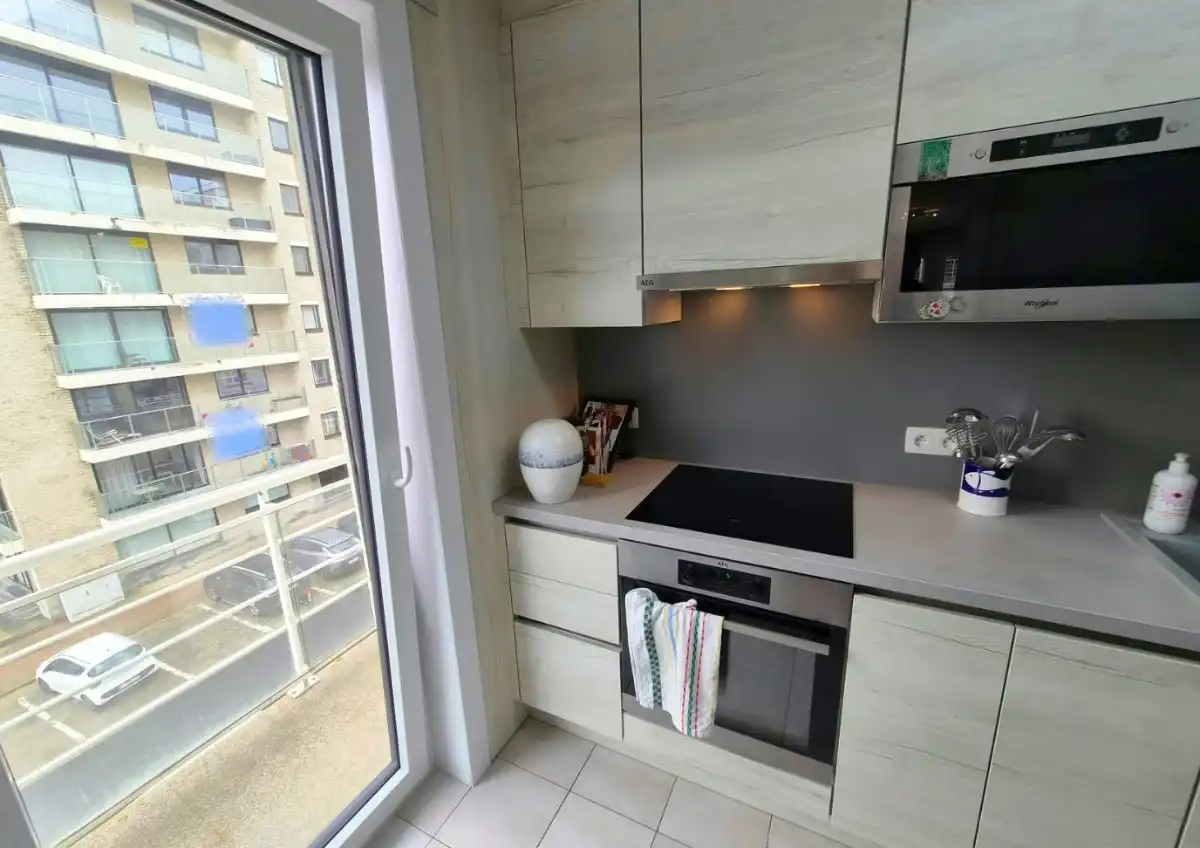HOEKAPPARTEMENT MET ZIJDELINGS ZEEZICHT TE KOOP TE DE PANNE foto 9