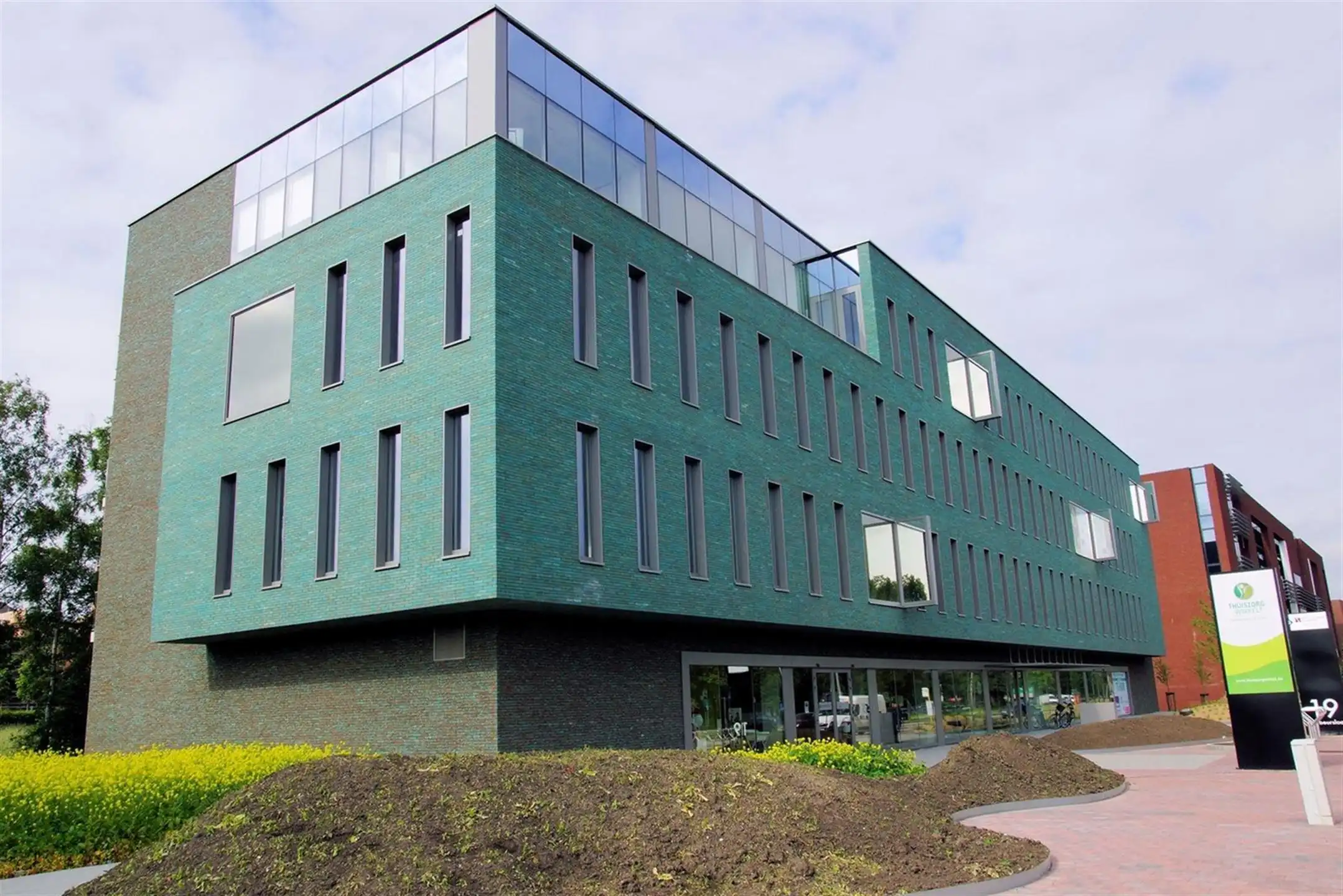 Prestigieuze kantoren in Genk-Centrum foto {{pictureIndex}}