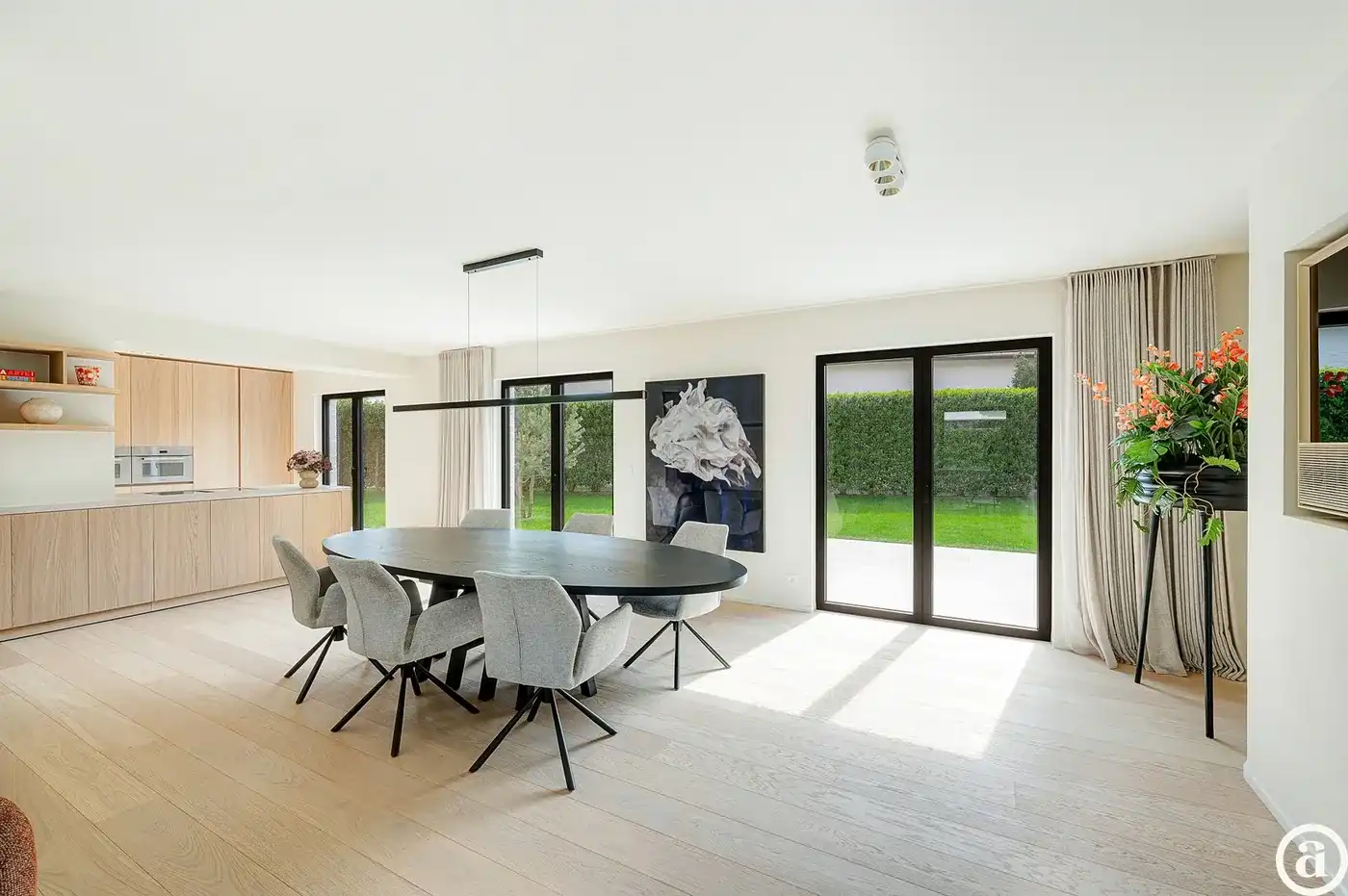 Gerenoveerde villa met 4slaapkamers en grote tuin in Knokke. foto 3