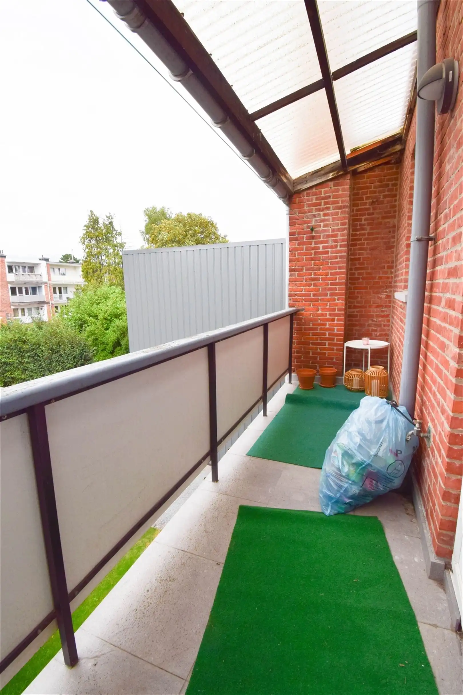 Goed gelegen appartement met 1 slaapkamer en kinderkamer/bureel foto 9