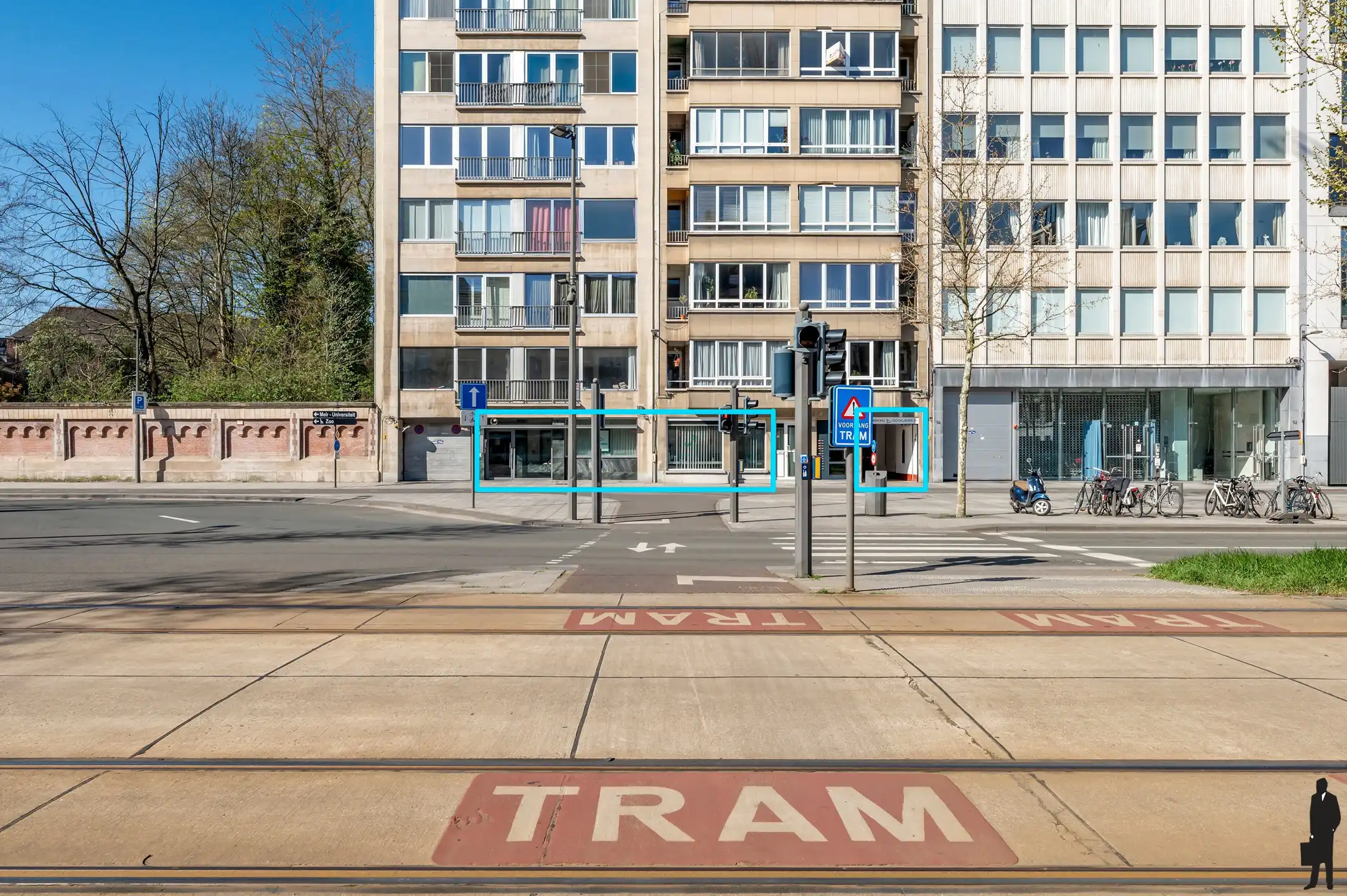 Goed onderhouden praktijk  met mogelijkheid tot parkeren. foto 21