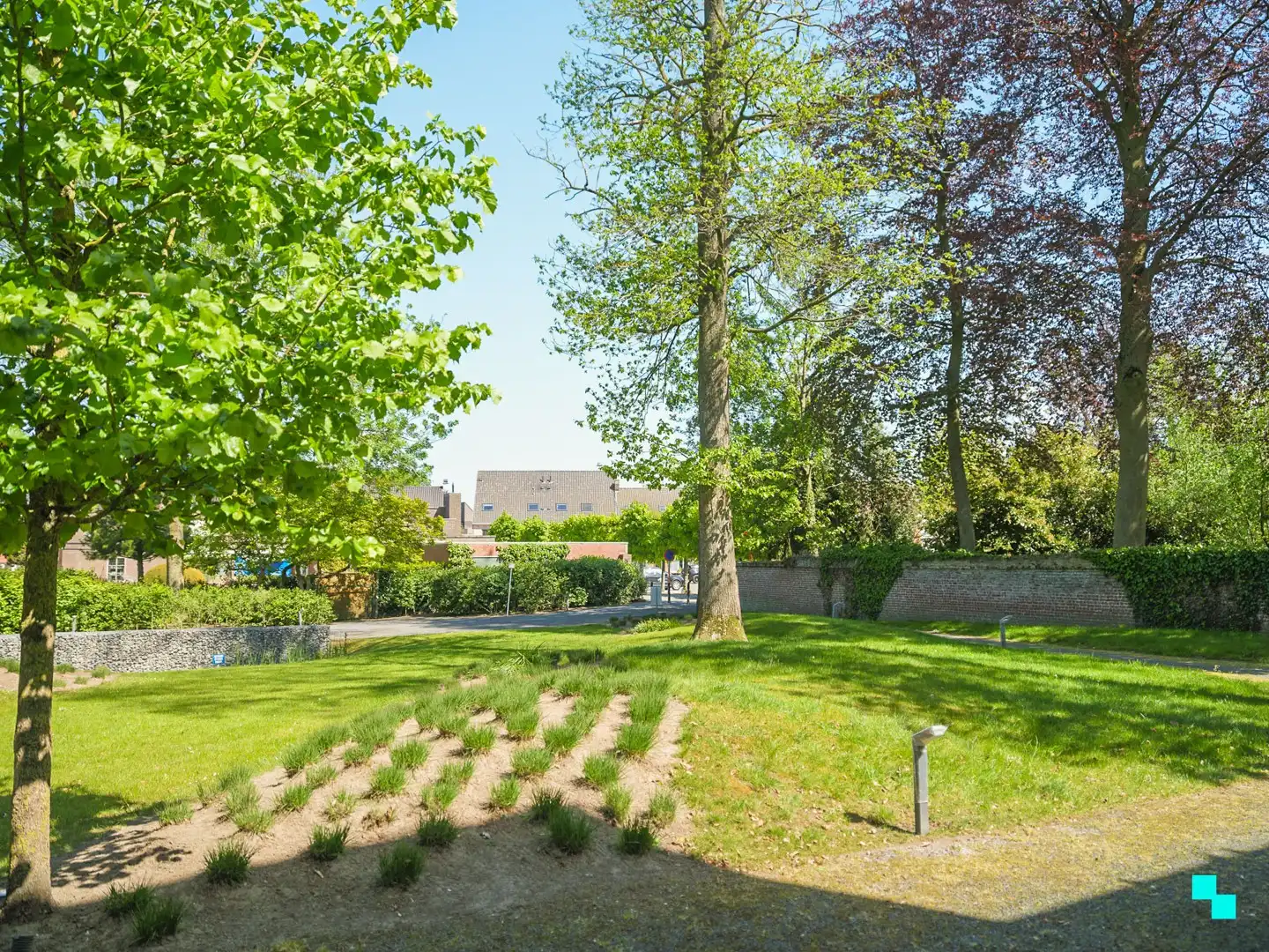 Gelijkvloers appartement omgeven door groen aan de Sint-Denijskerk foto 24