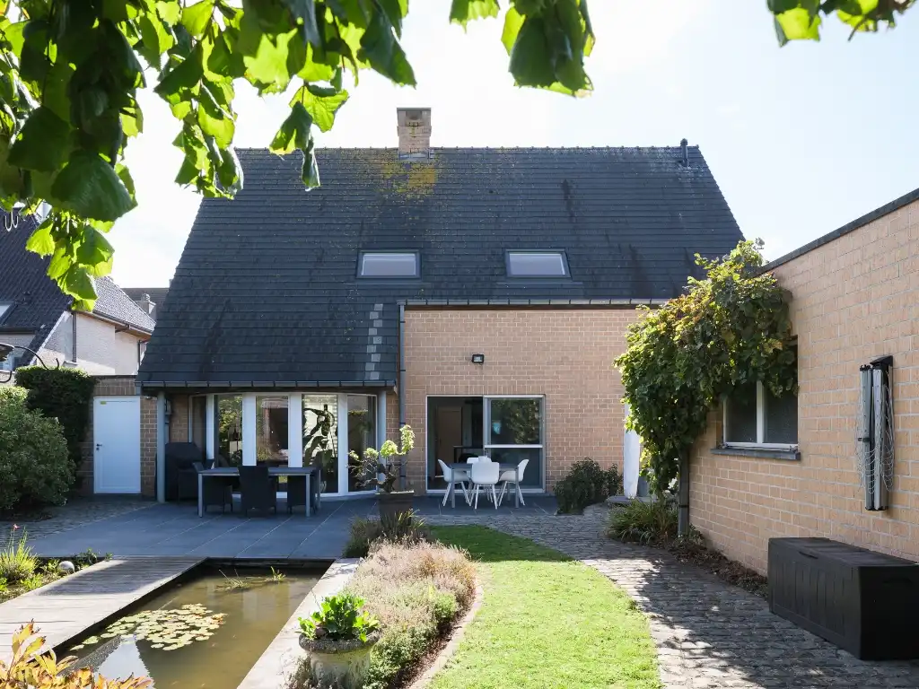 Karaktervolle gezinswoning met 4 slaapkamers, een bijbouw en een volwassen tuin foto 22
