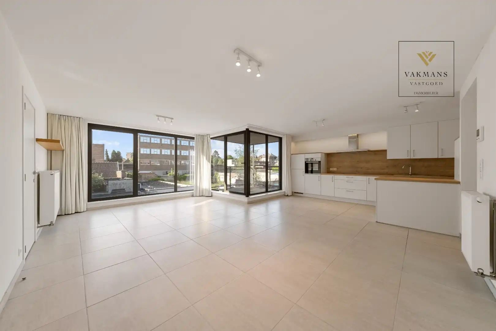 MODERN NIEUW APPARTEMENT PAL IN HET CENTRUM foto 2