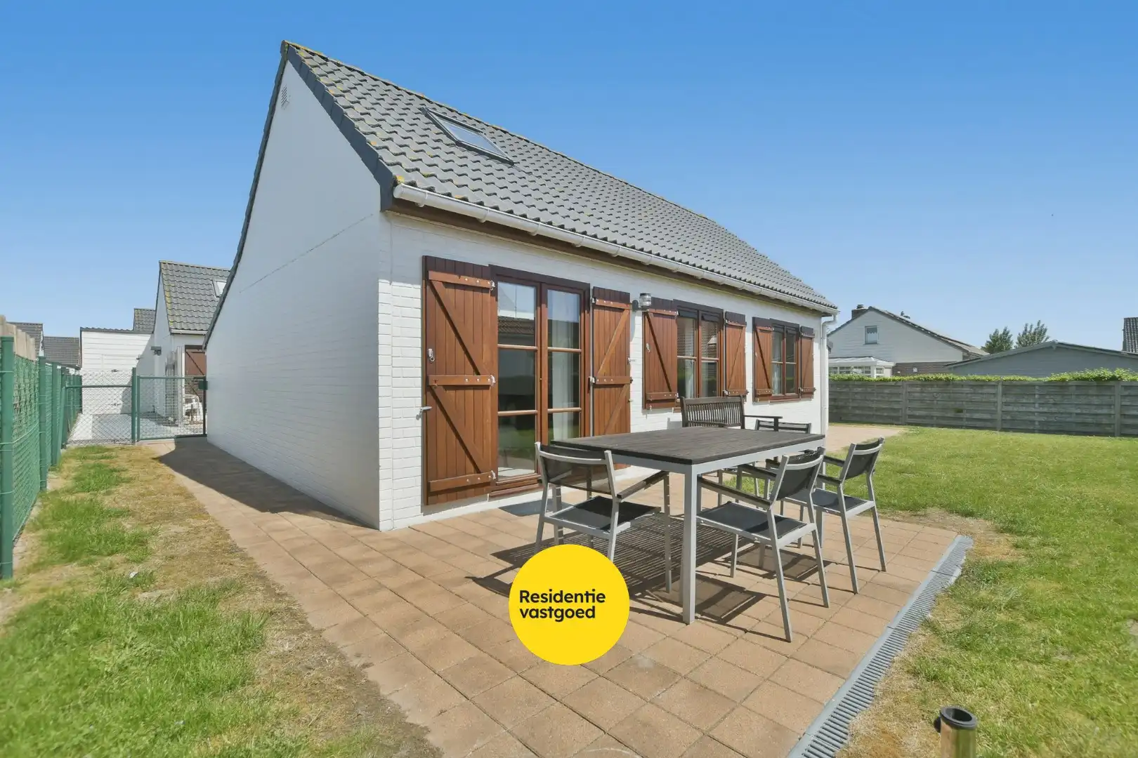 Instapklaar en gemeubeld vissershuisje met tuin en staanplaats in Harendijke! foto 4