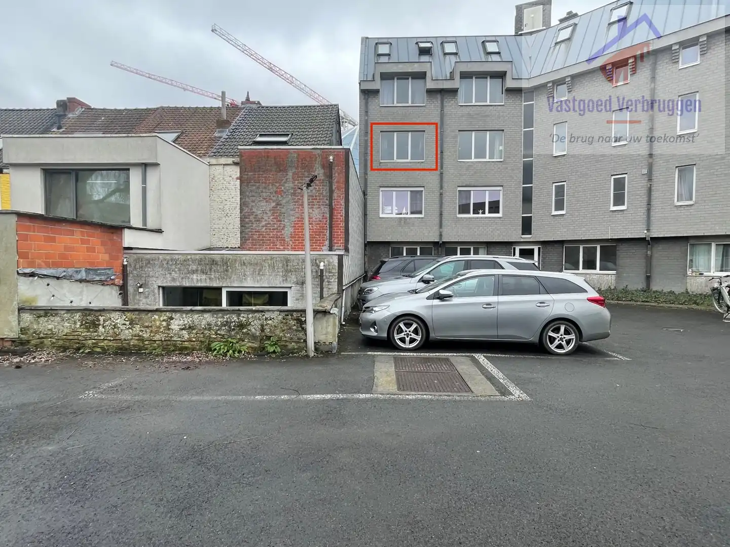 Studio op topligging aan station Gent foto {{pictureIndex}}