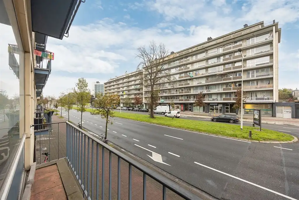 Lichtrijk appartement met 3 SLK foto 16