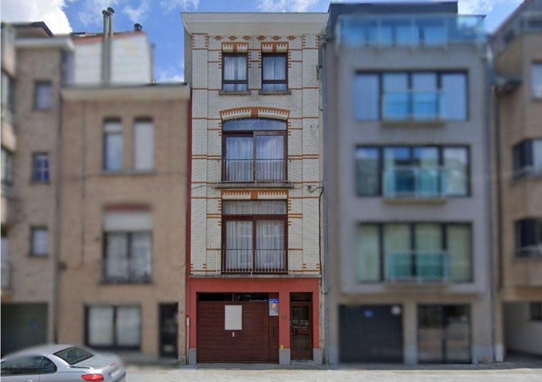 Ruime woning met garage & praktijk/bureel/... foto {{pictureIndex}}