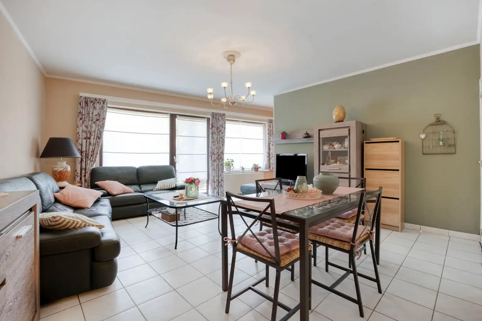 1-slaapkamerappartement met terras en overdekte staanplaats foto 3