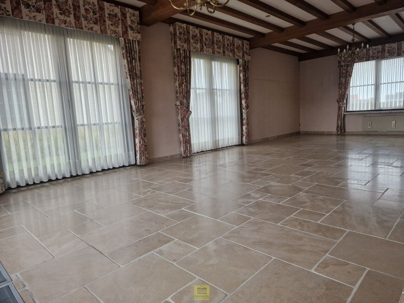 Degelijke halfopen bebouwing, rustig gelegen! foto 6