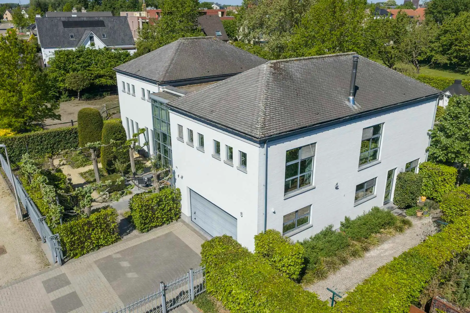 MODERNE VILLA MET 5 SLAAPKAMERS EN ONDERHOUDSVRIENDELIJKE TUIN foto 3