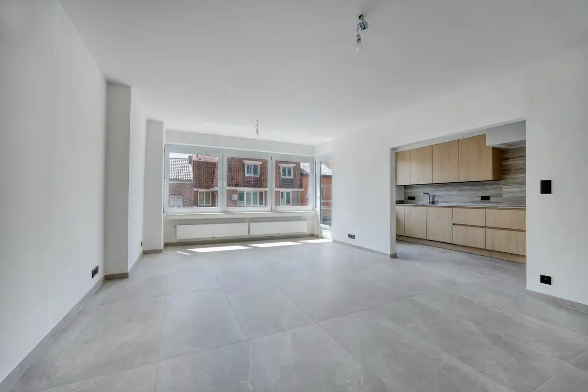 Luxueus, volledig gerenoveerd appartement met 3 slaapkamers, autostaanplaats en kelder foto 3