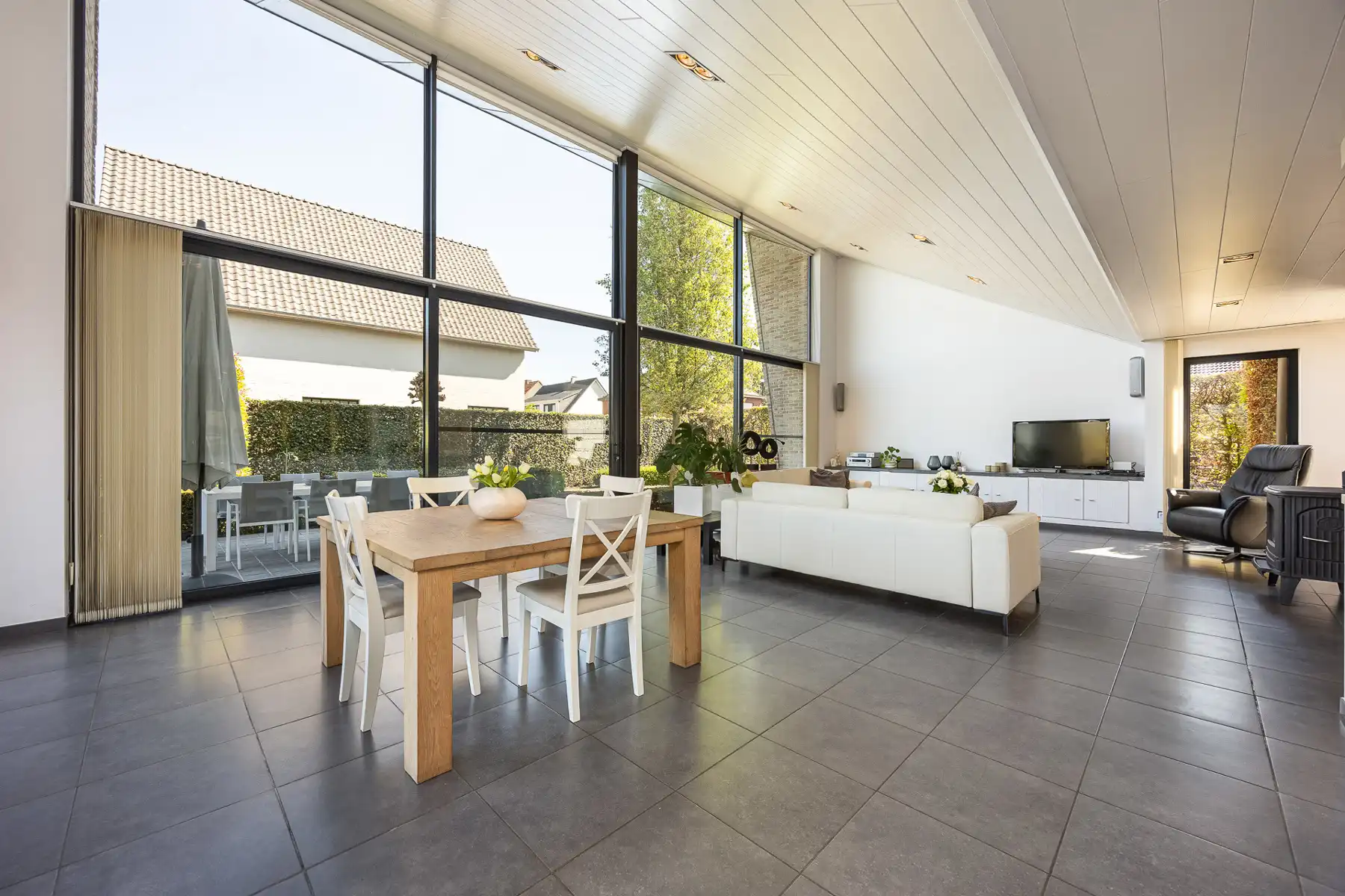 Riante, vrijstaande villa met 4 slaapkamers, zwembad en bijgebouw op een perceel van 2.680m². foto 10