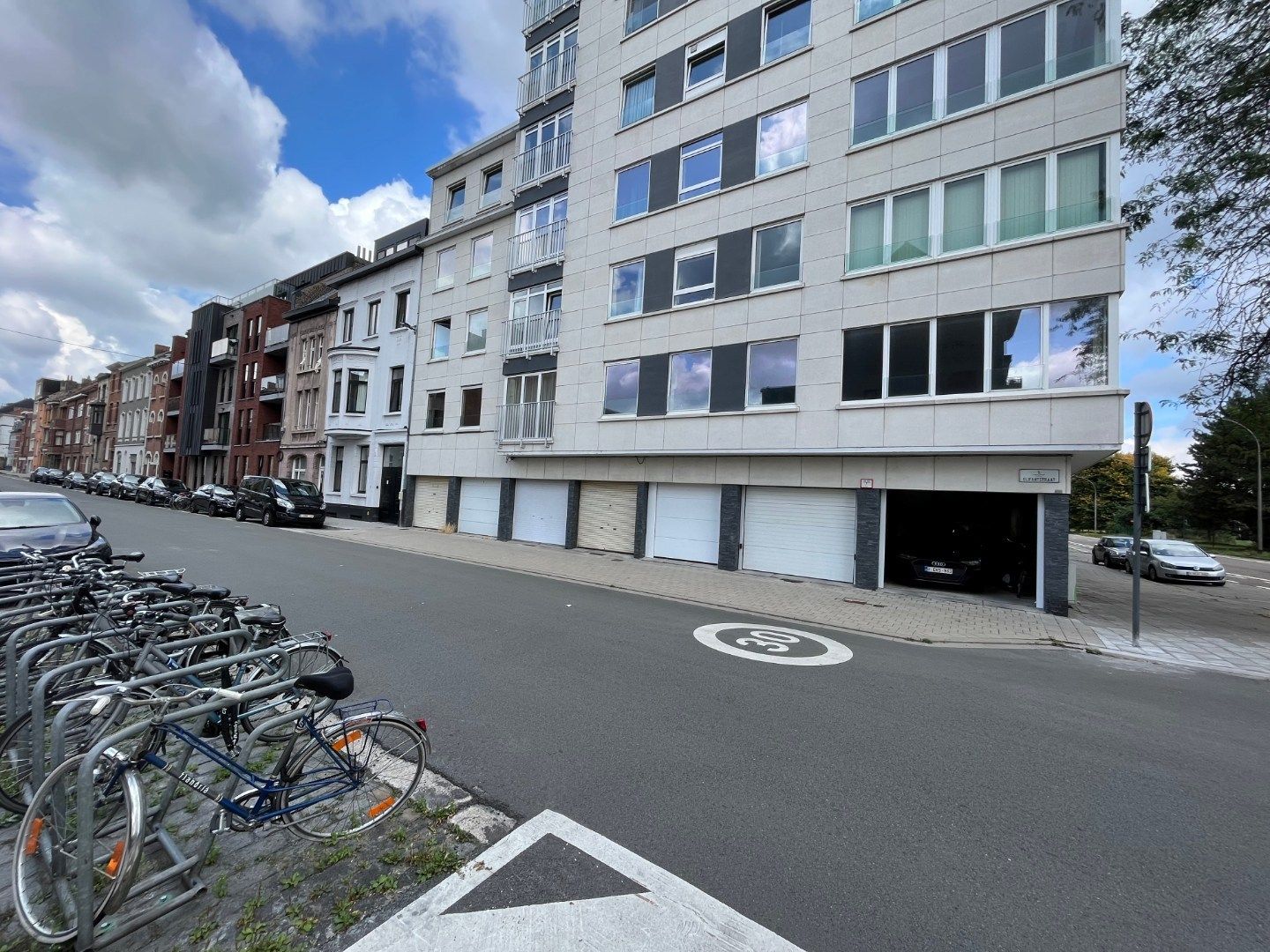 Ruim, lichtrijk appartement met garage én berging (kelder). foto 24